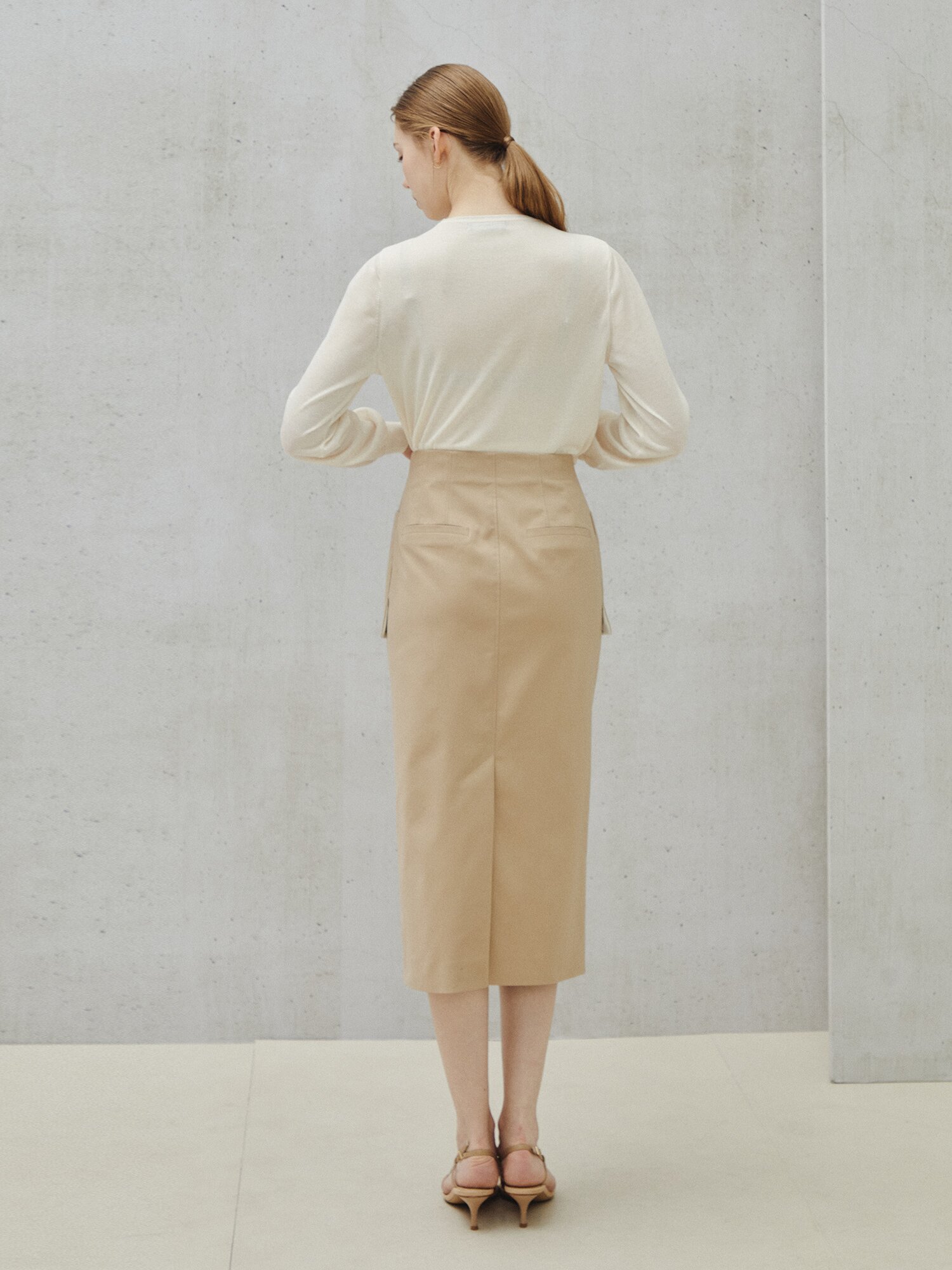 스트럭처 아웃 포켓 펜슬 스커트 (BEIGE)