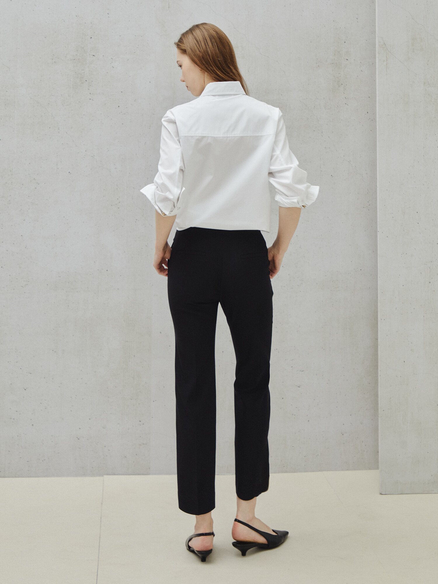 에센셜 스트레치 크롭 트라우저 (BLACK)