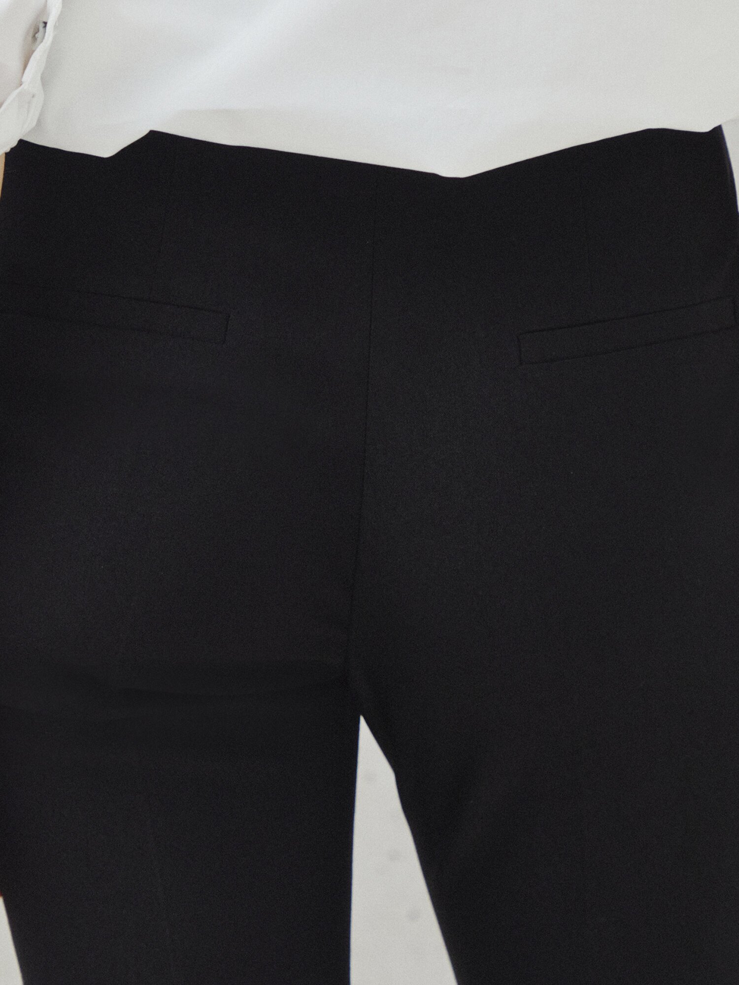 에센셜 스트레치 크롭 트라우저 (BLACK)