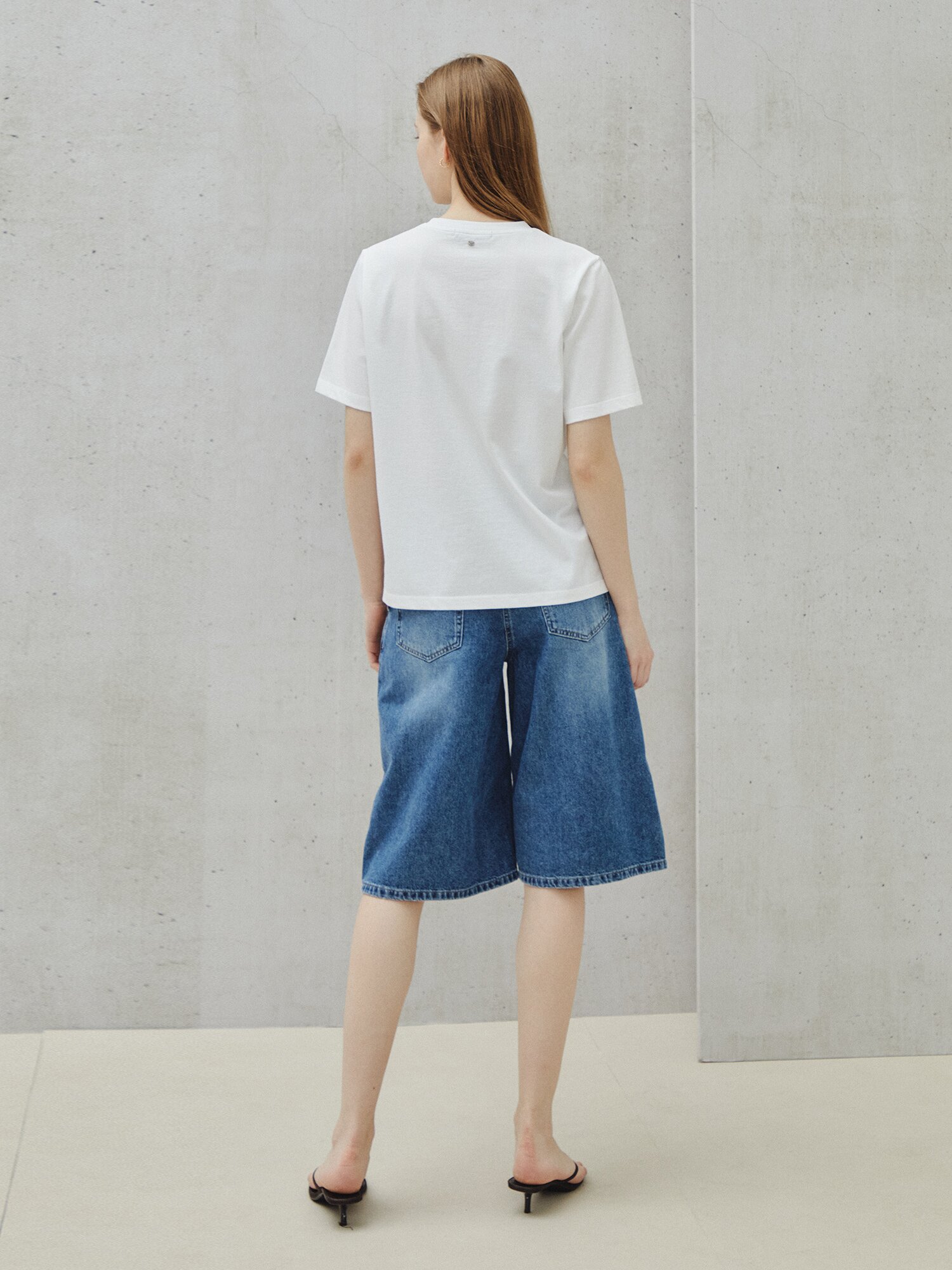 시퀸 비딩 아트워크 코튼 티셔츠 (WHITE)