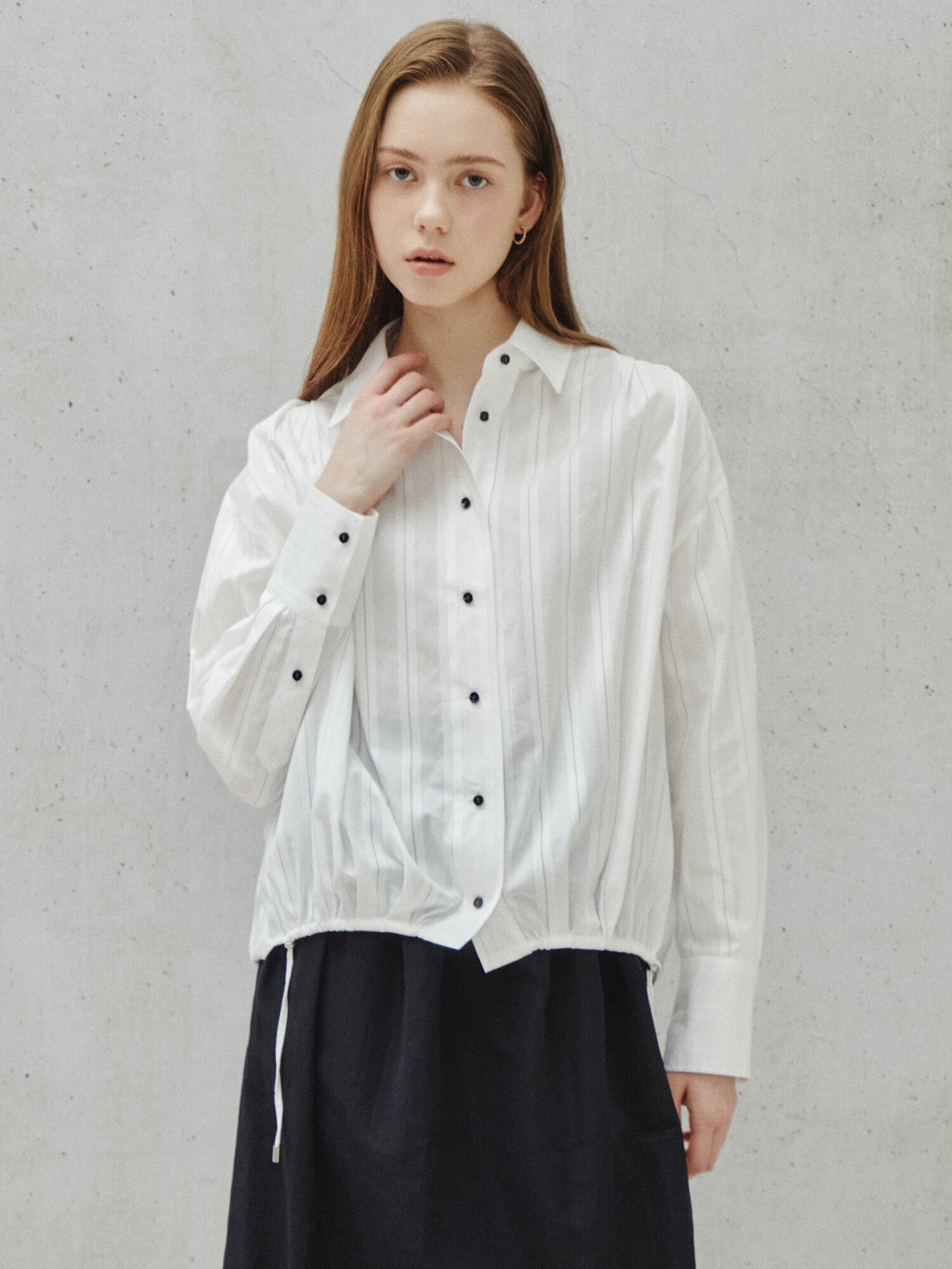 래더 스트라이프 스트링 블라우스 (WHITE)