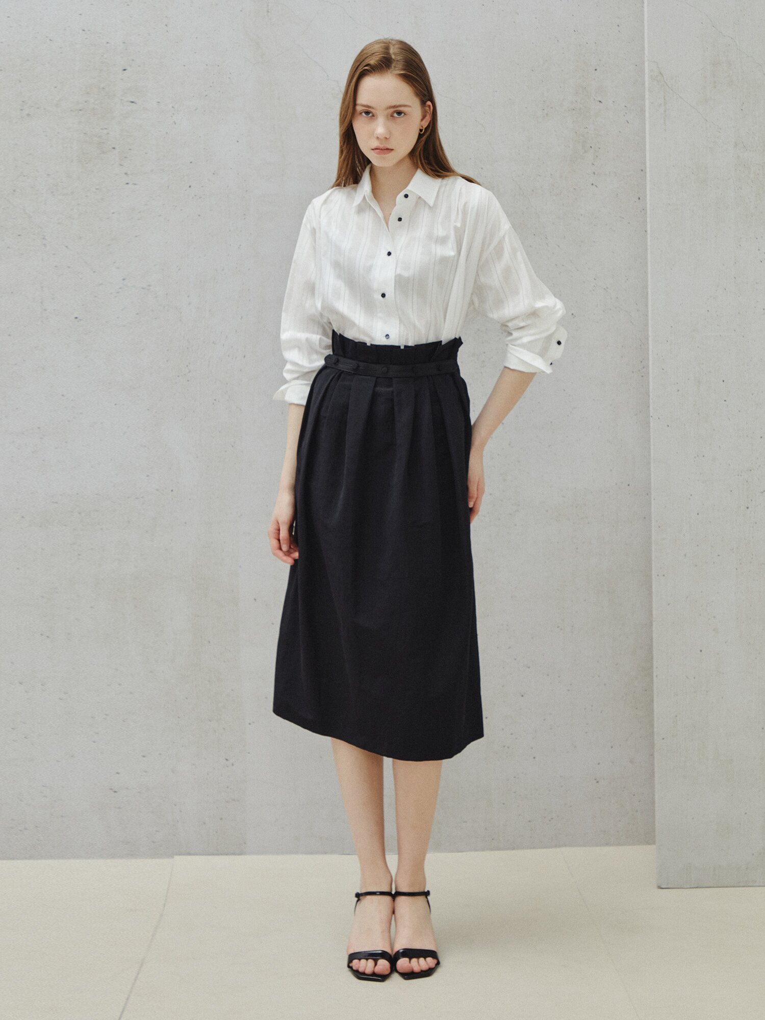 래더 스트라이프 스트링 블라우스 (WHITE)