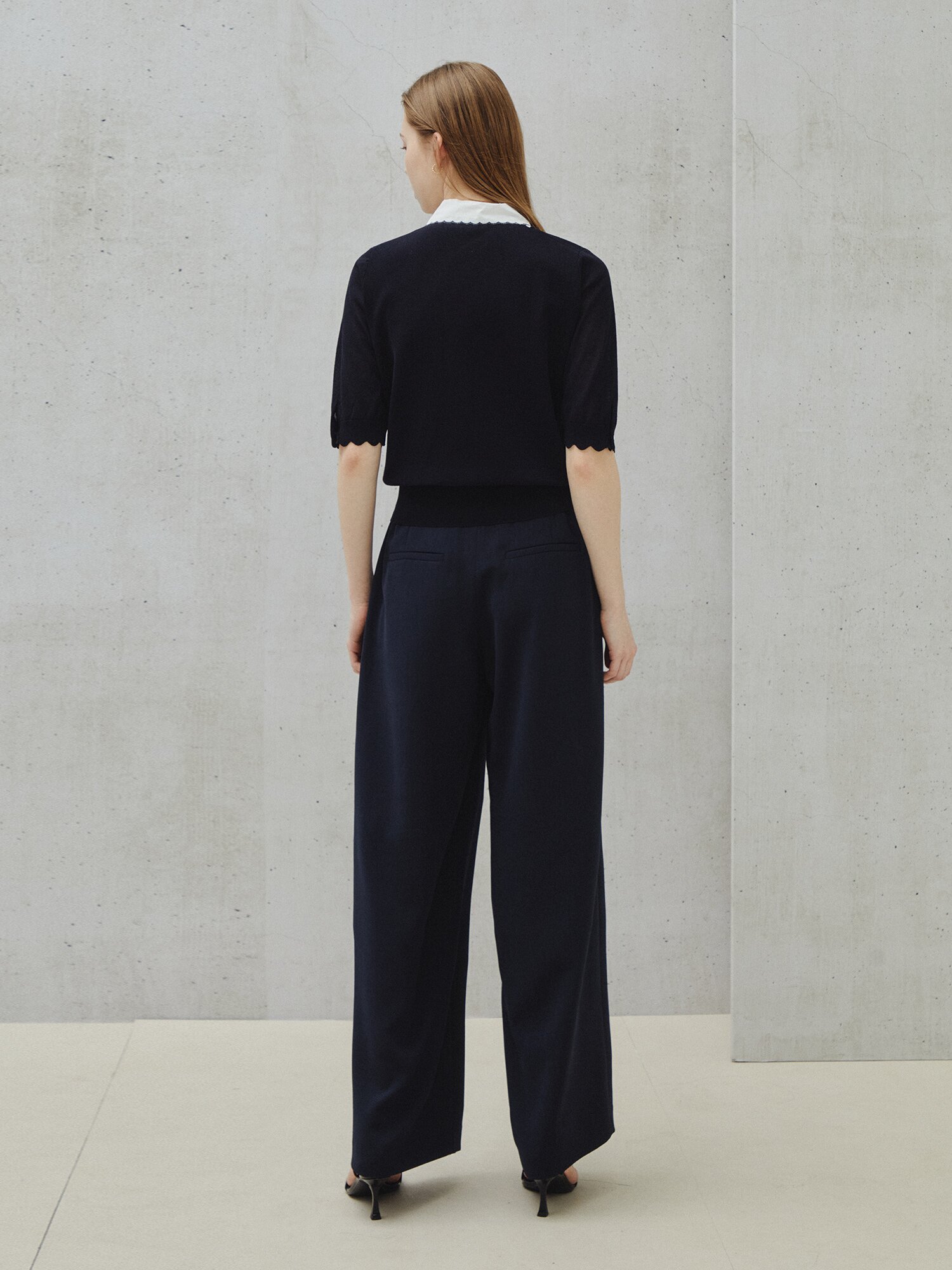 스캘럽 카라 메시 레이어드 니트 (NAVY)