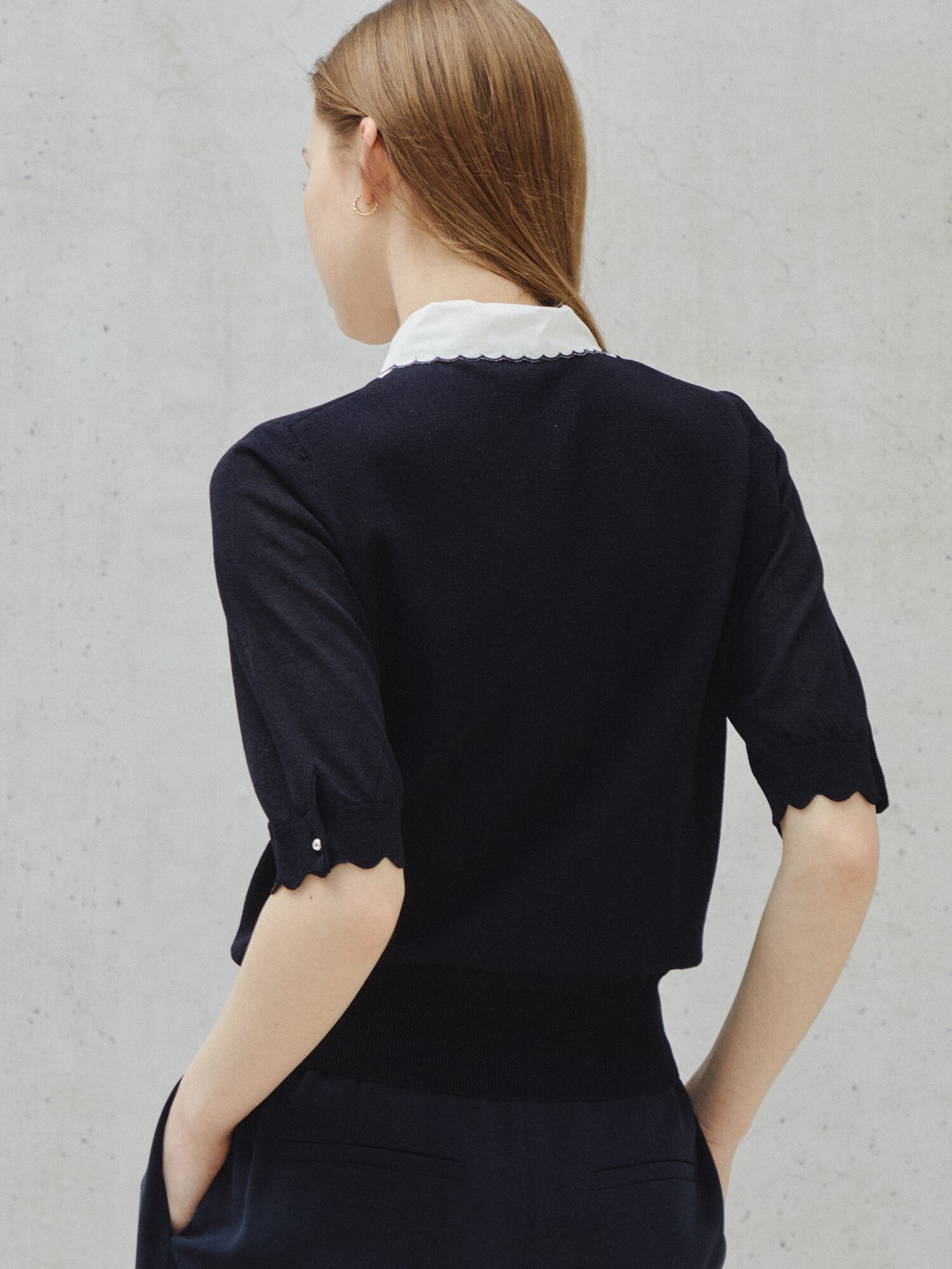 스캘럽 카라 메시 레이어드 니트 (NAVY)