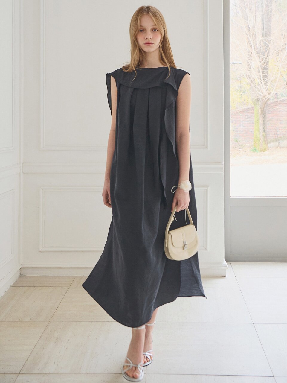 Drape layered sleeveless dress_2 Colors