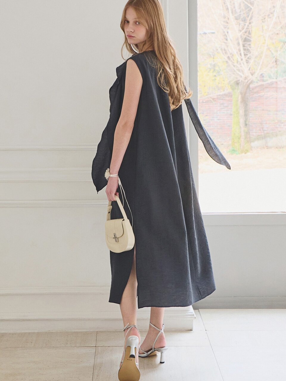 Drape layered sleeveless dress_2 Colors