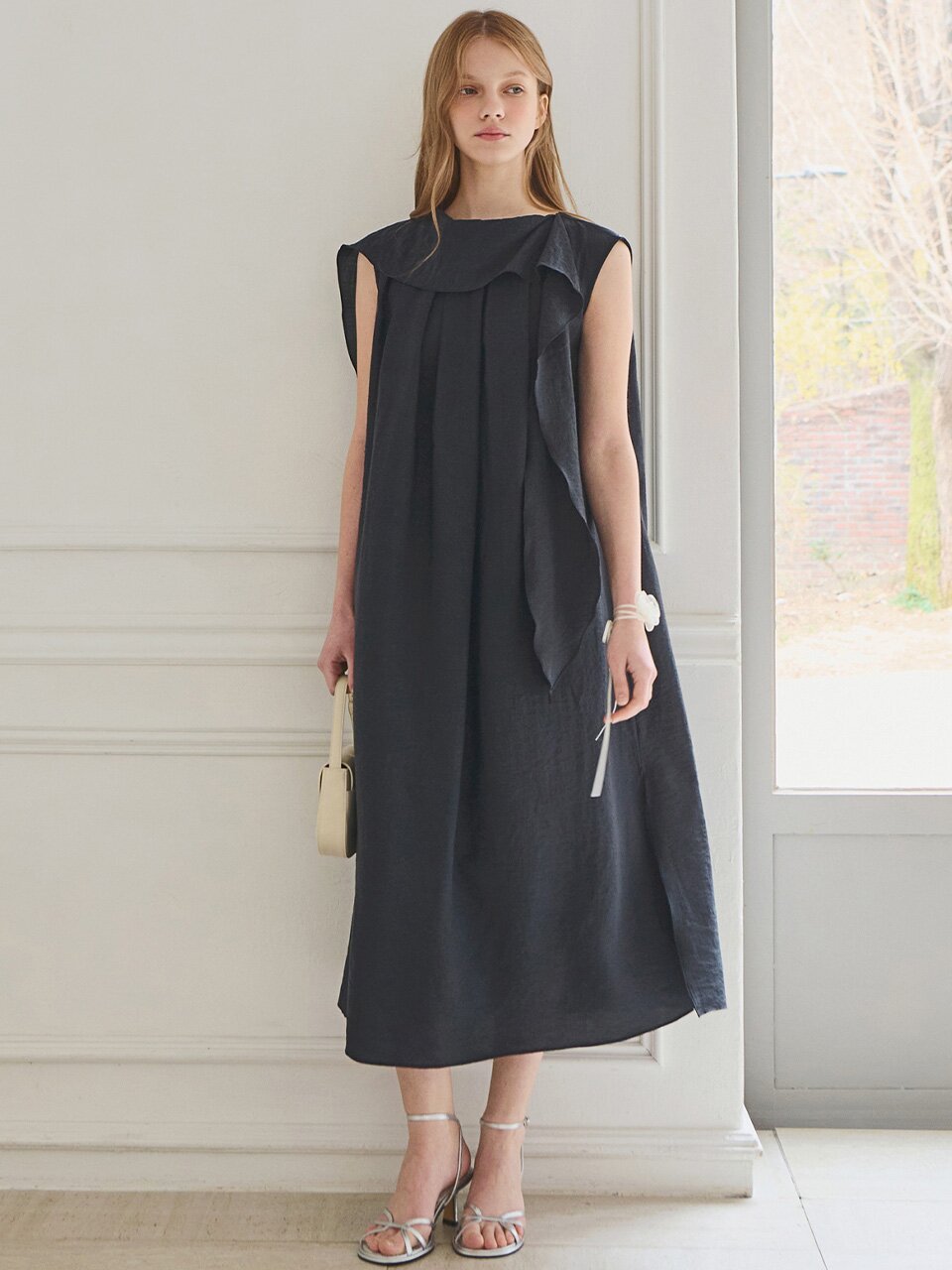 Drape layered sleeveless dress_2 Colors