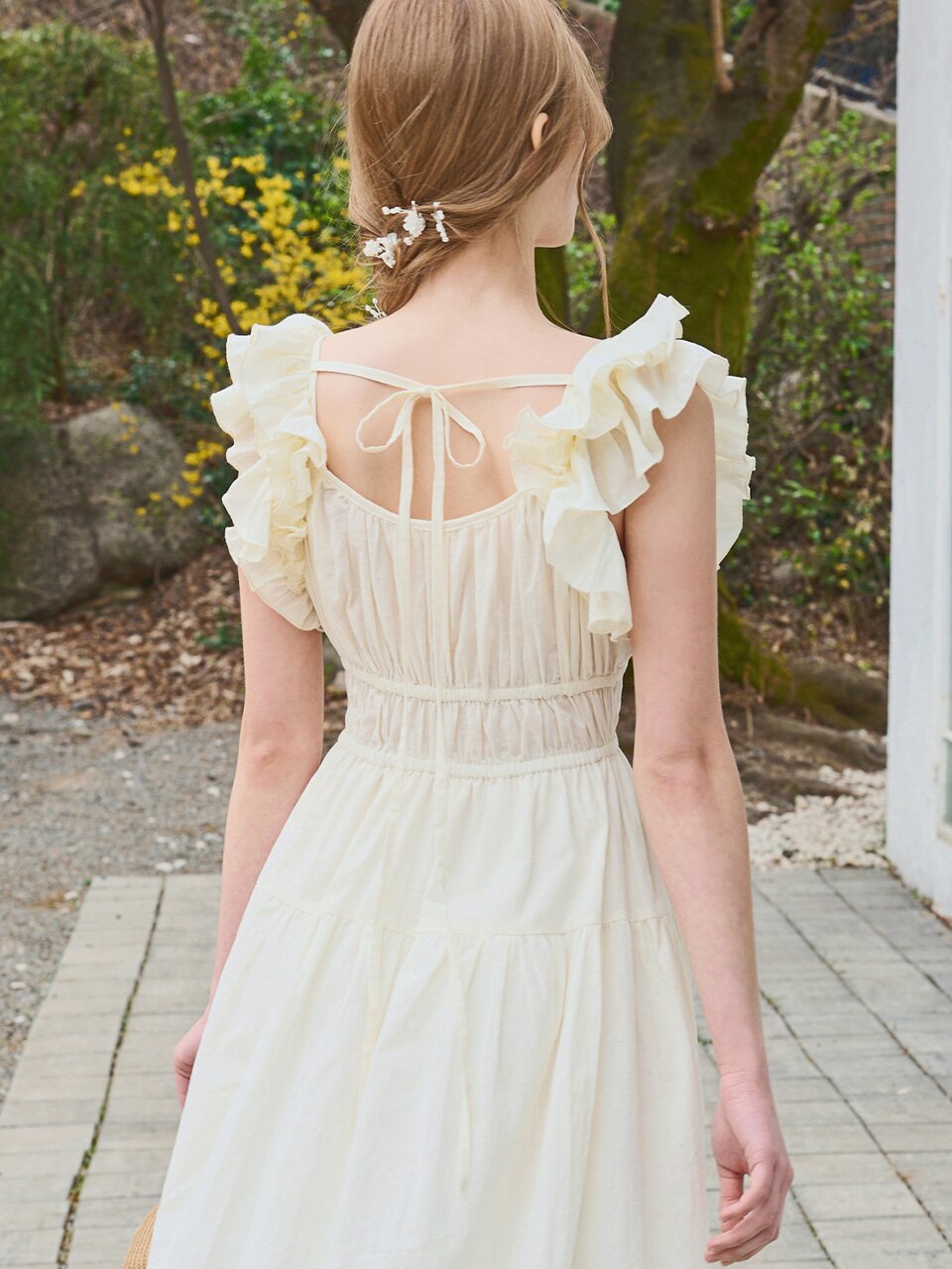 Ruffle line sleeveless dress - Butter cream