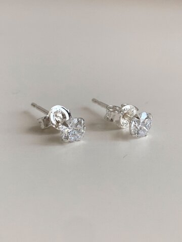 실버925 크리스탈 실버 큐빅귀걸이 4mm
