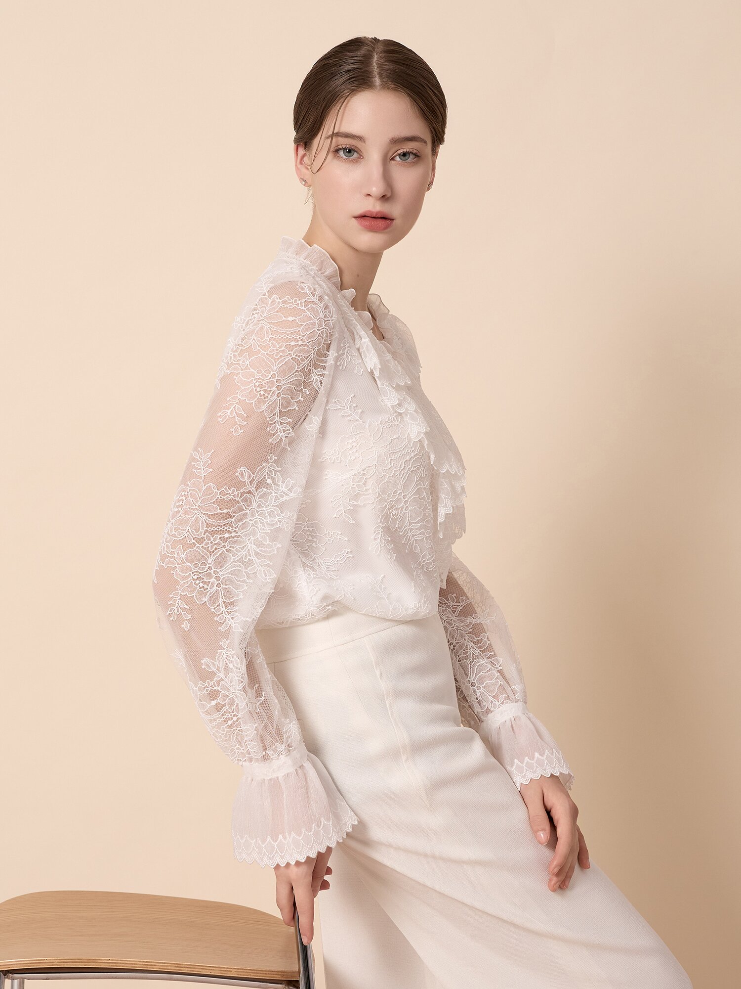 플라워 레이스 훌 블라우스 (IVORY)
