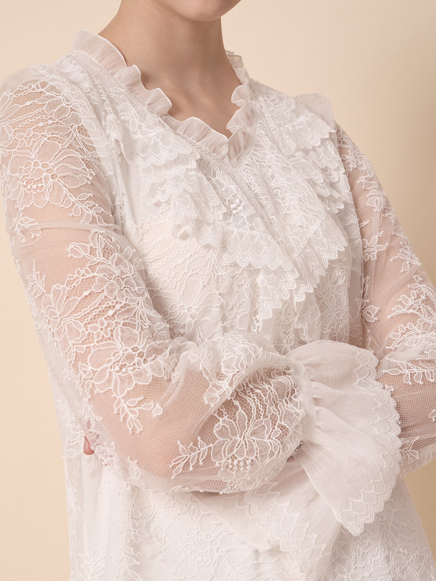 플라워 레이스 훌 블라우스 (IVORY)