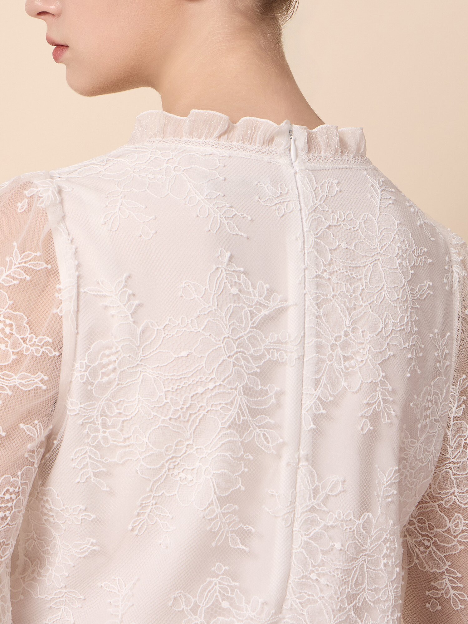 플라워 레이스 훌 블라우스 (IVORY)