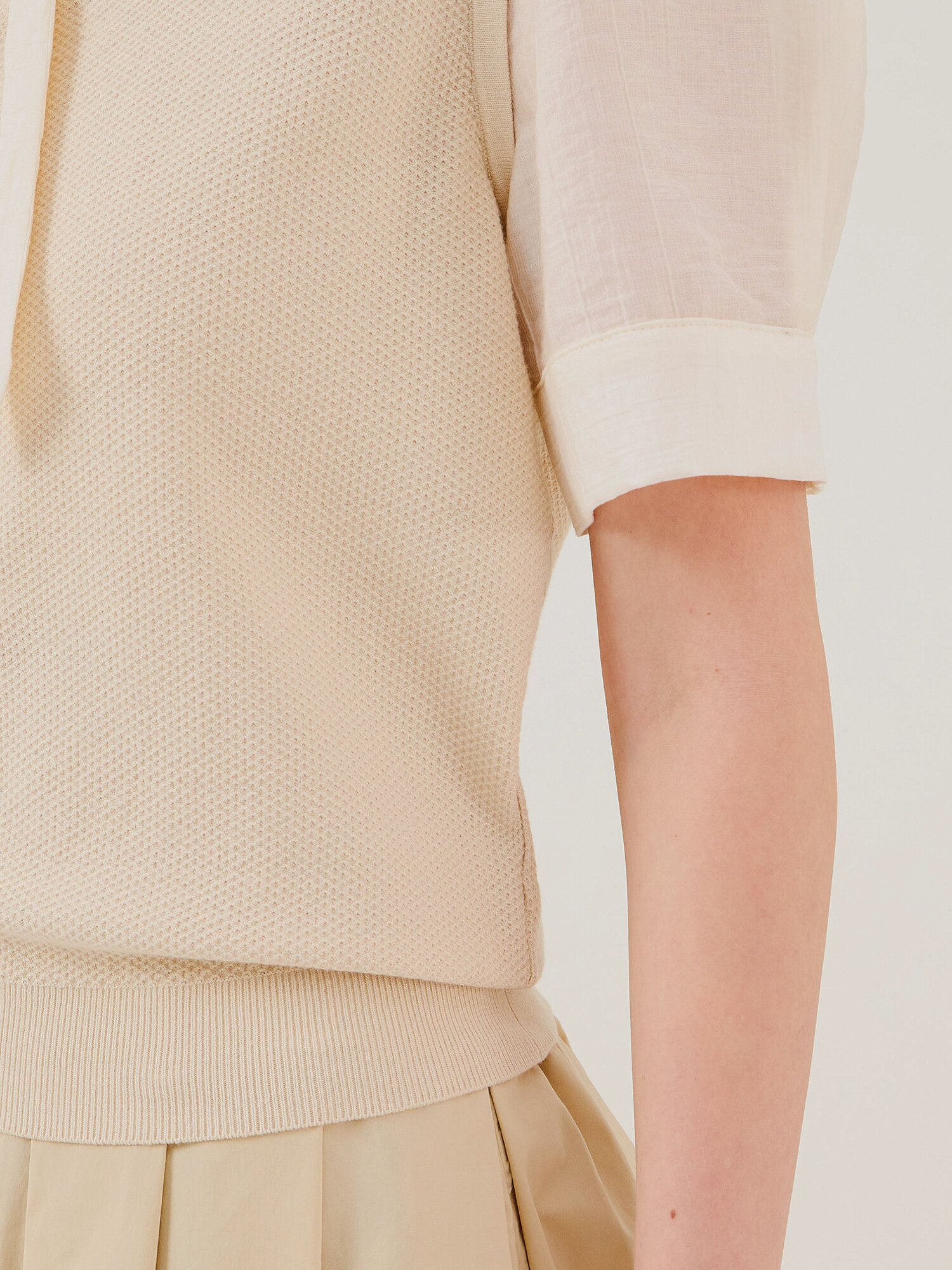 니트 배색 리본넥 블라우스 (BEIGE)