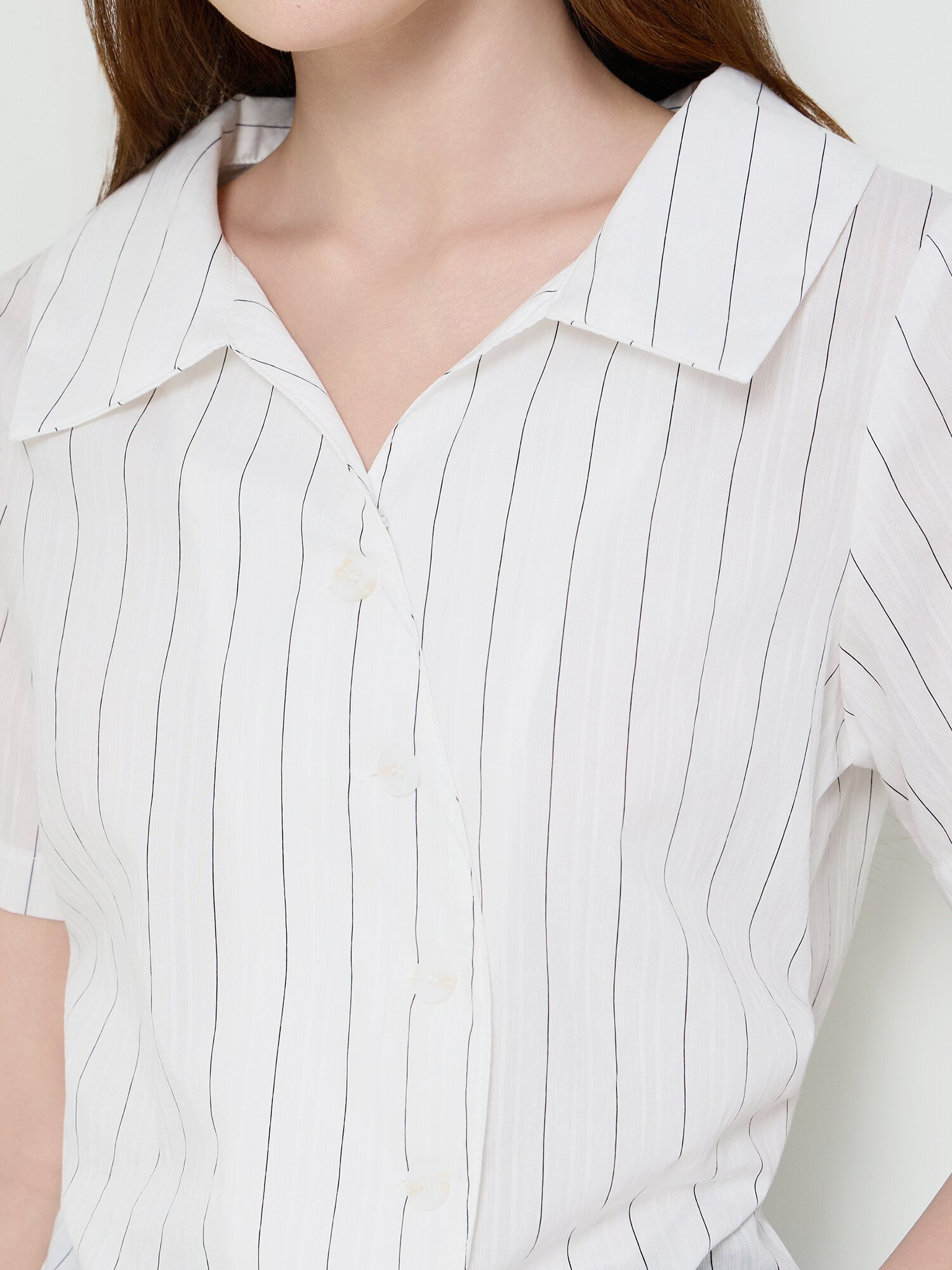 언밸런스 오픈 칼라 크롭 블라우스 (WHITE STRIPE)