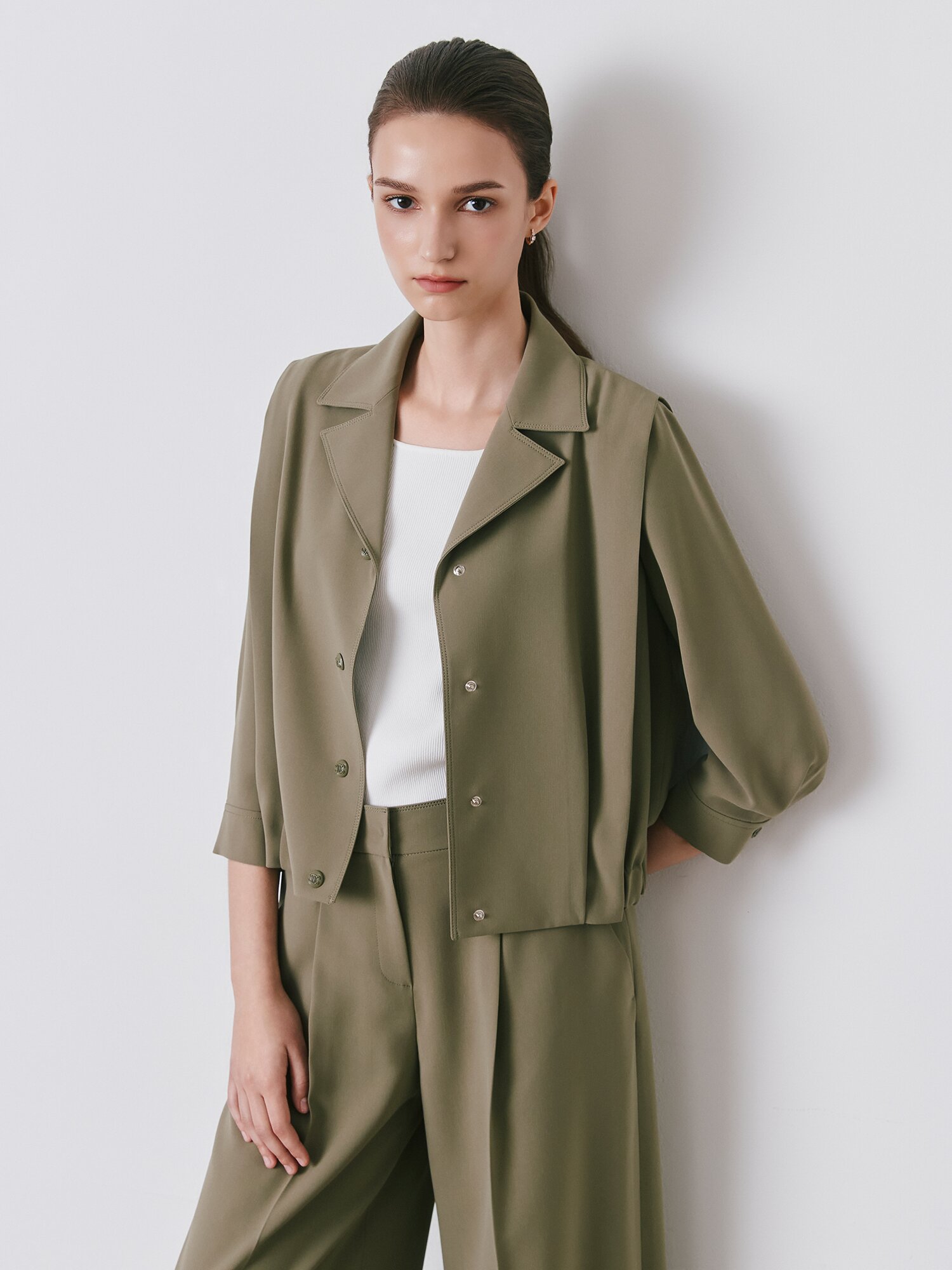 포멀 숄더 턱 오픈 칼라 재킷 (KHAKI)