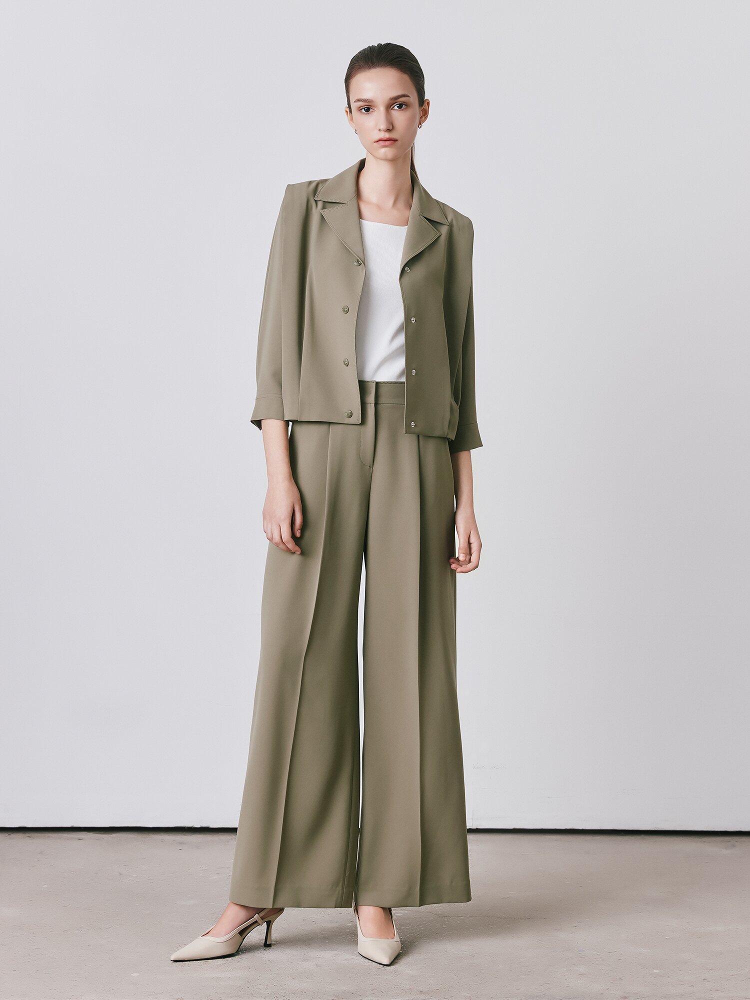 포멀 숄더 턱 오픈 칼라 재킷 (KHAKI)