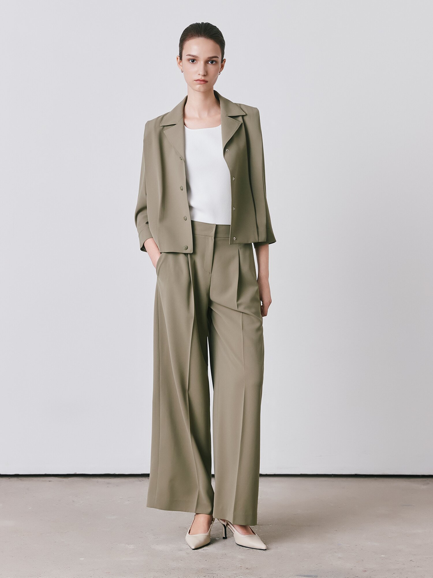 포멀 숄더 턱 오픈 칼라 재킷 (KHAKI)