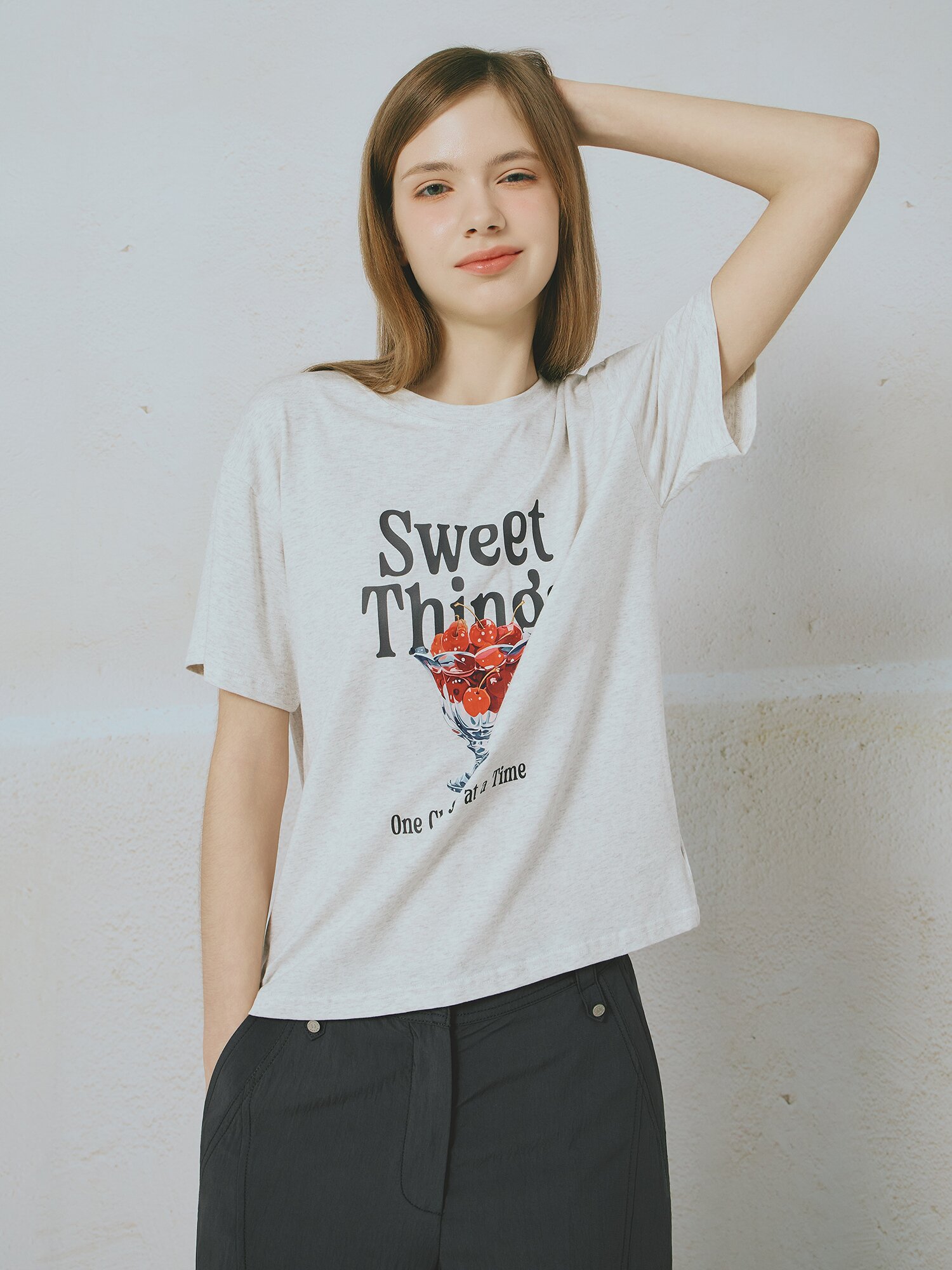 그래픽 라운드넥 티셔츠 (OATMEAL)