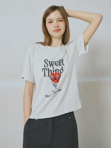 그래픽 라운드넥 티셔츠 