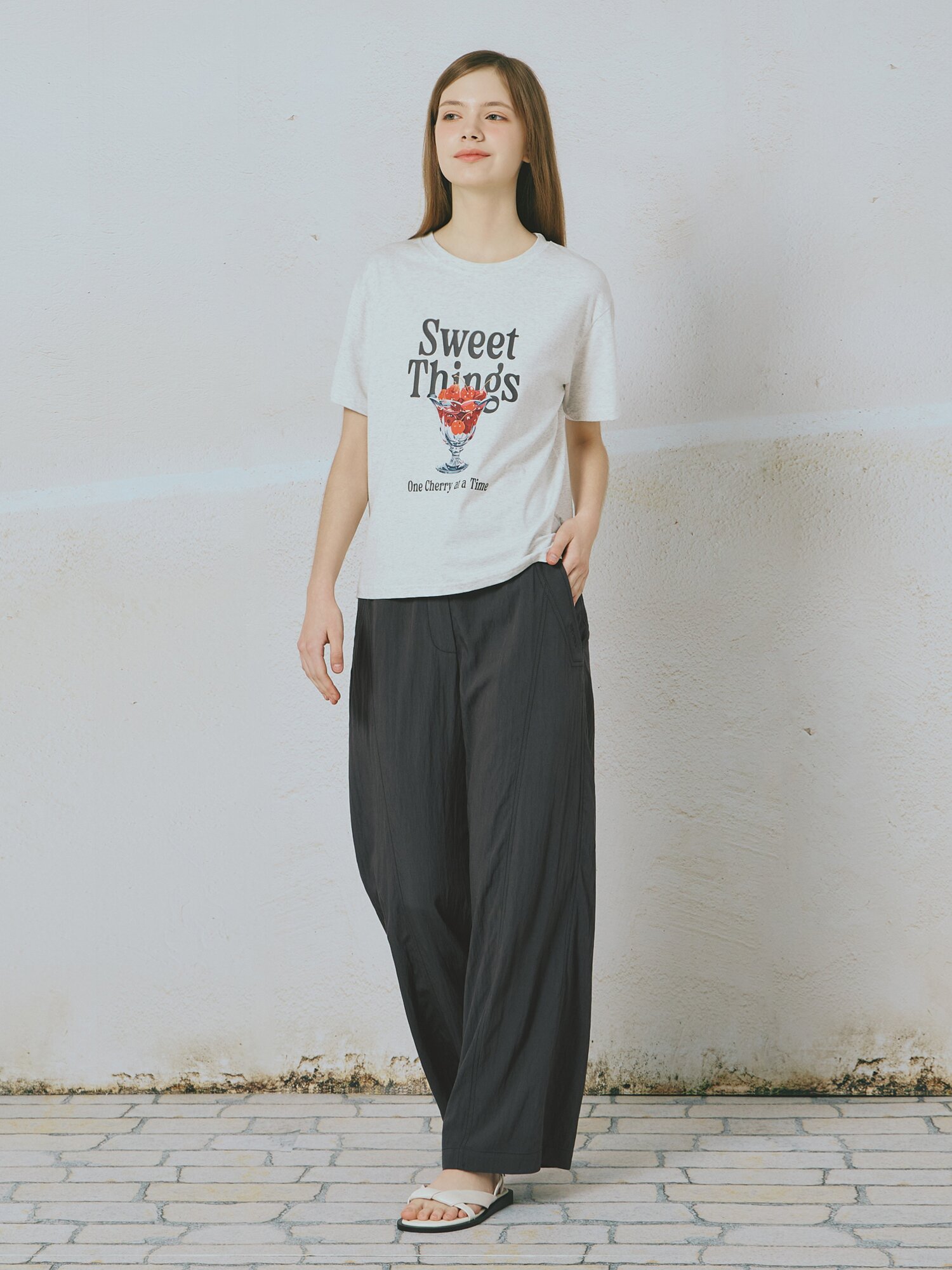 그래픽 라운드넥 티셔츠 (OATMEAL)