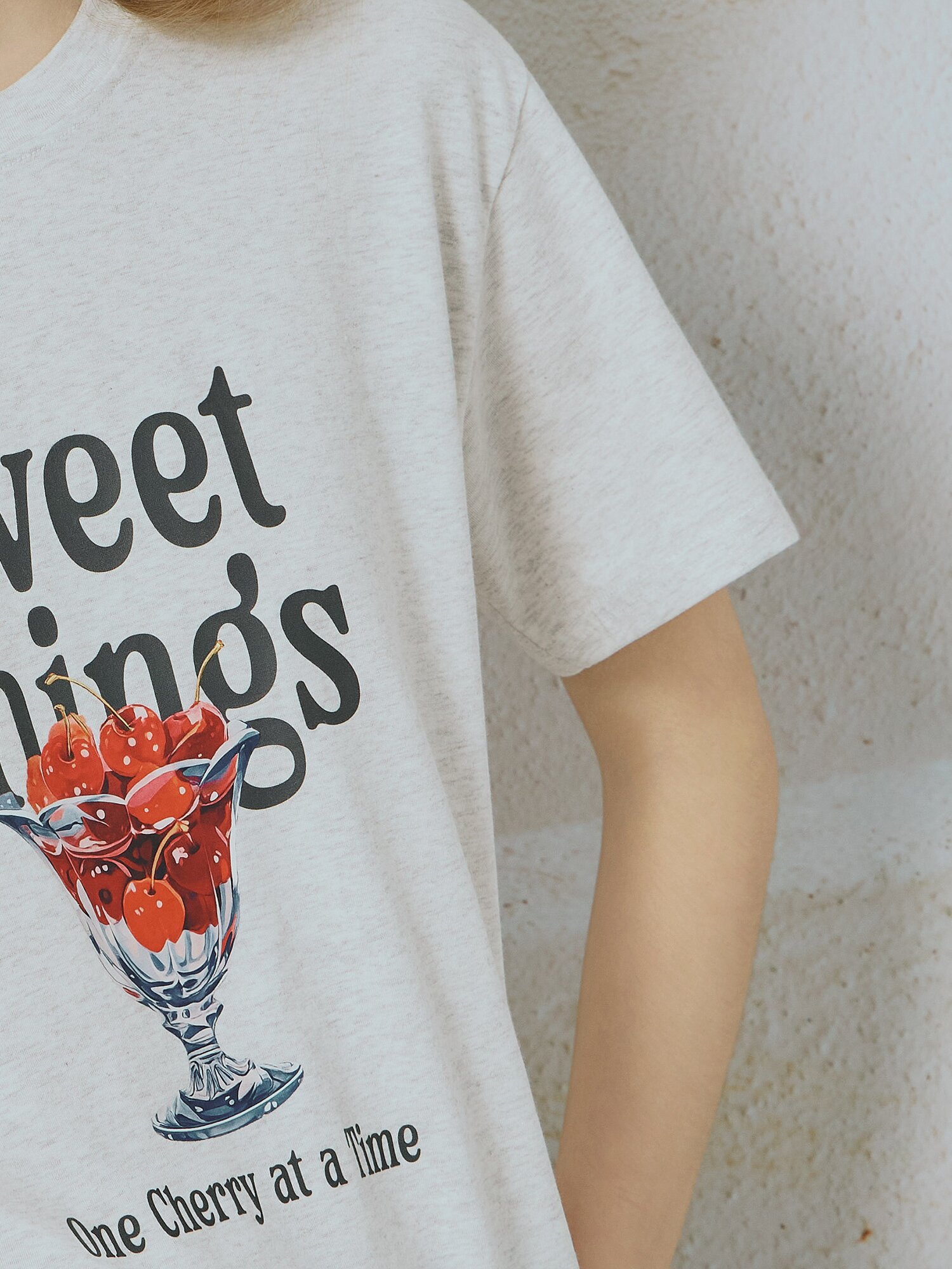 그래픽 라운드넥 티셔츠 (OATMEAL)