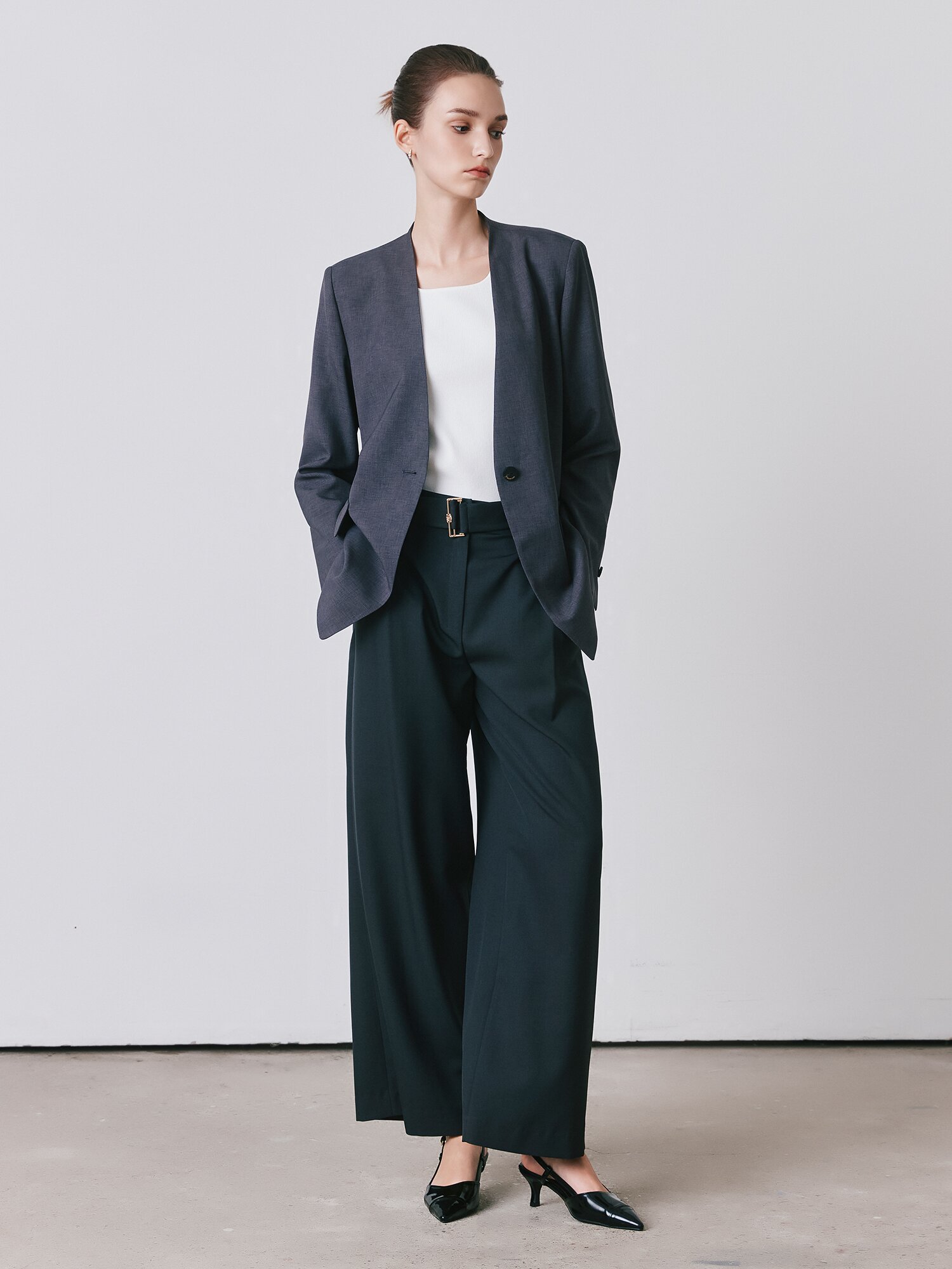 벨티드 사이드 턱 와이드 팬츠 (DARK GREY)
