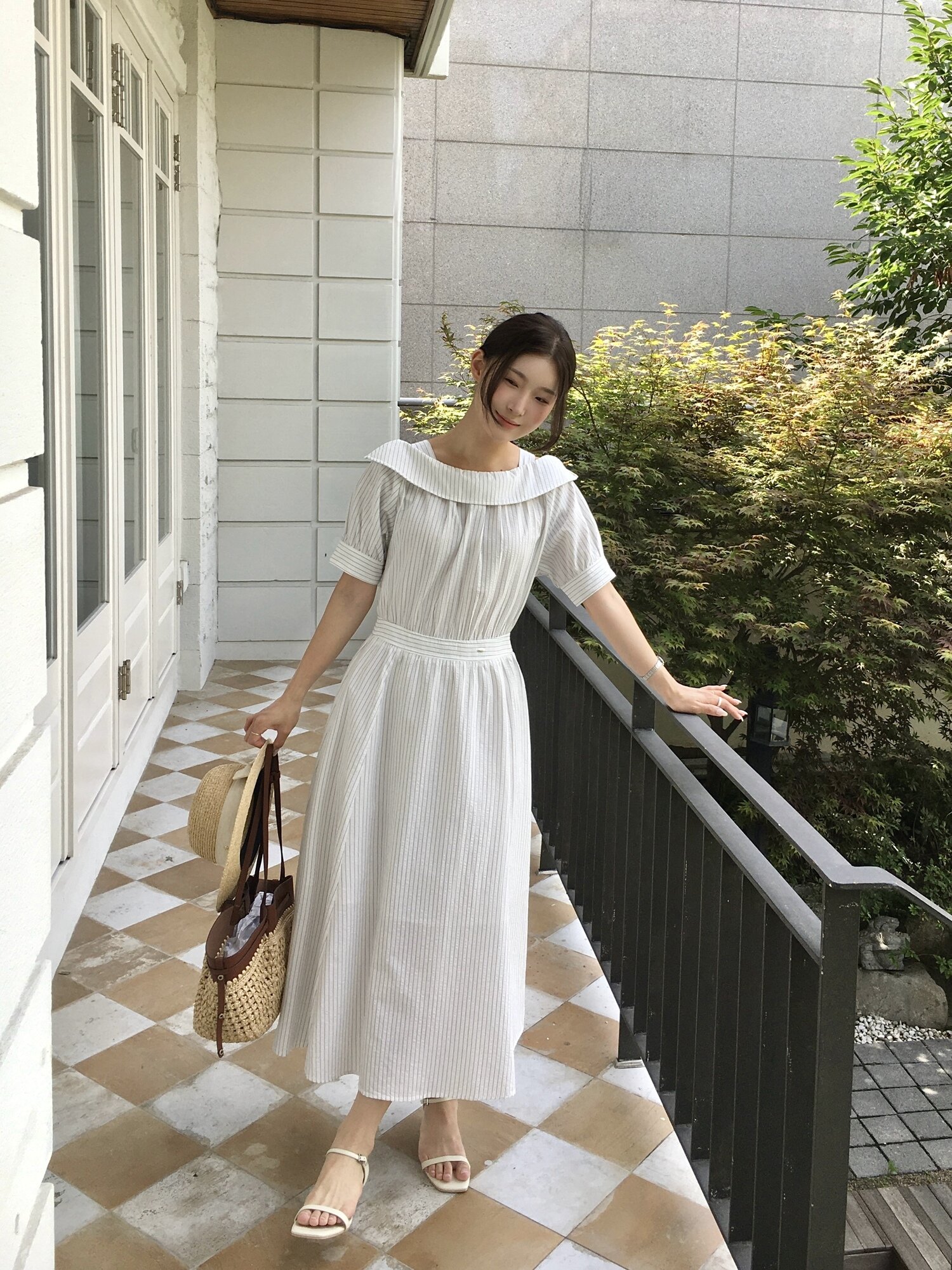러플 오프 숄더 플레어 원피스 (WHITE STRIPE)