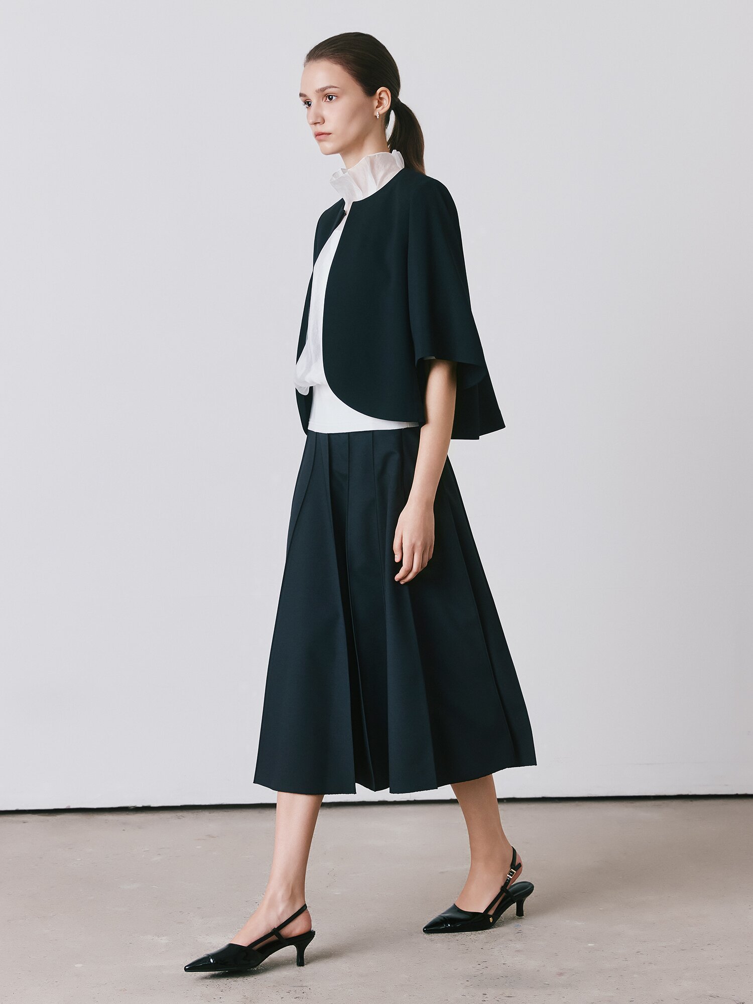 7부 라운드넥 케이프 재킷 (BLACK)