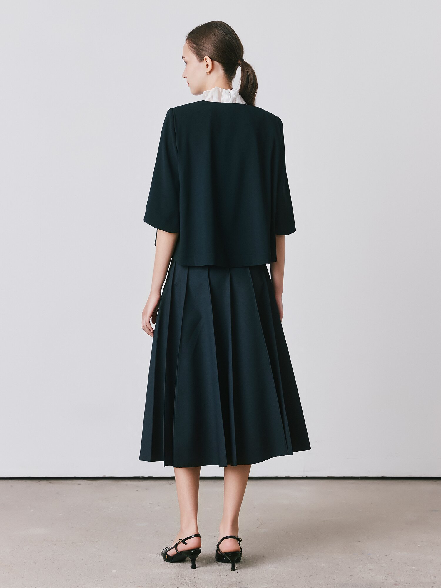 7부 라운드넥 케이프 재킷 (BLACK)