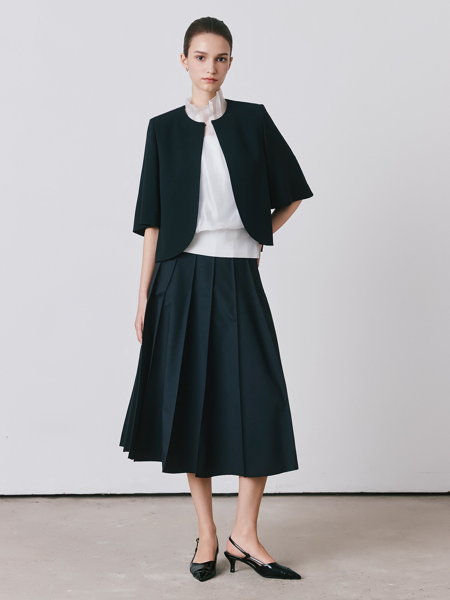 7부 라운드넥 케이프 재킷 (BLACK)