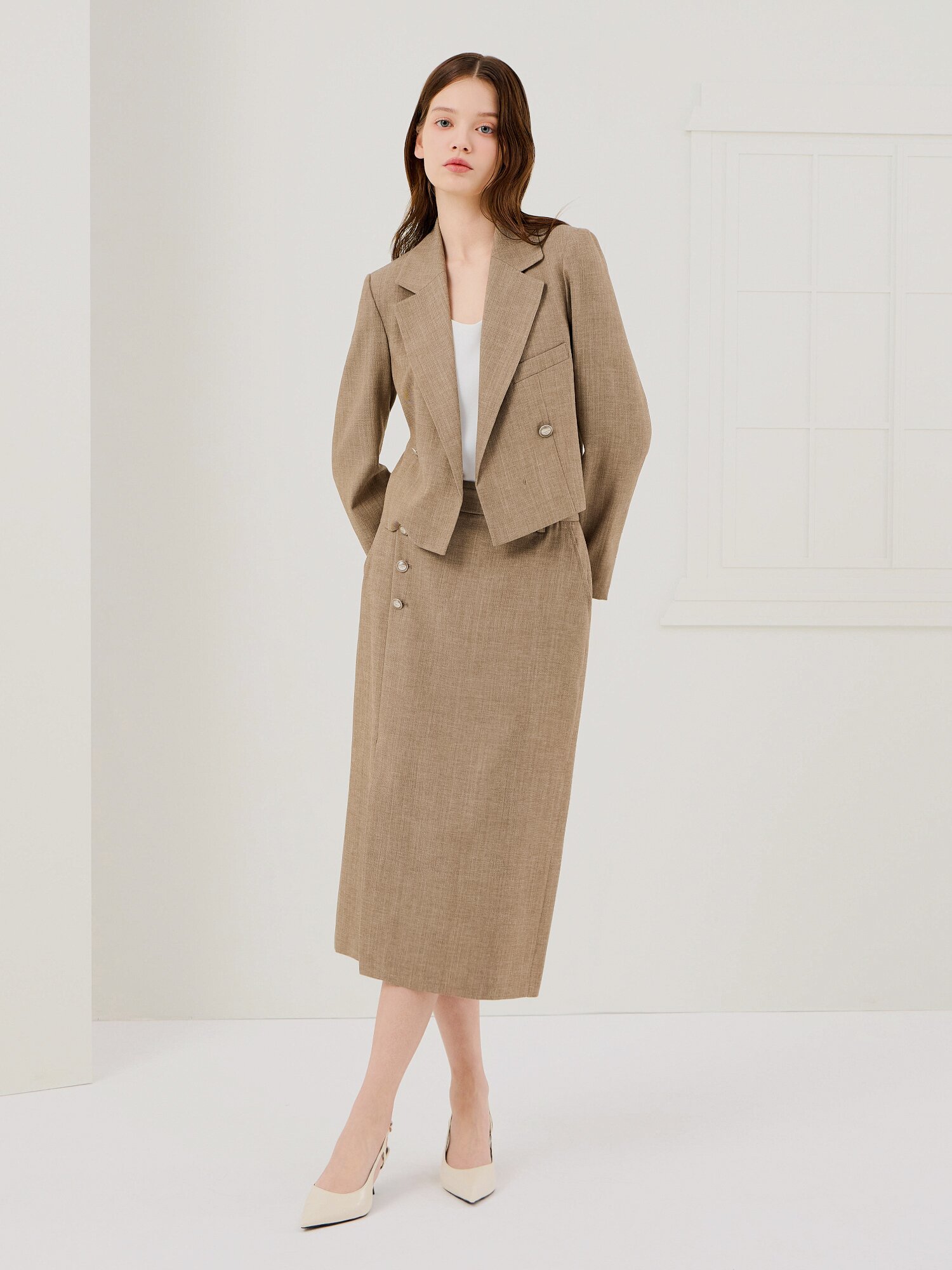 버튼 장식 슬릿 H라인 스커트 (DARK BEIGE)