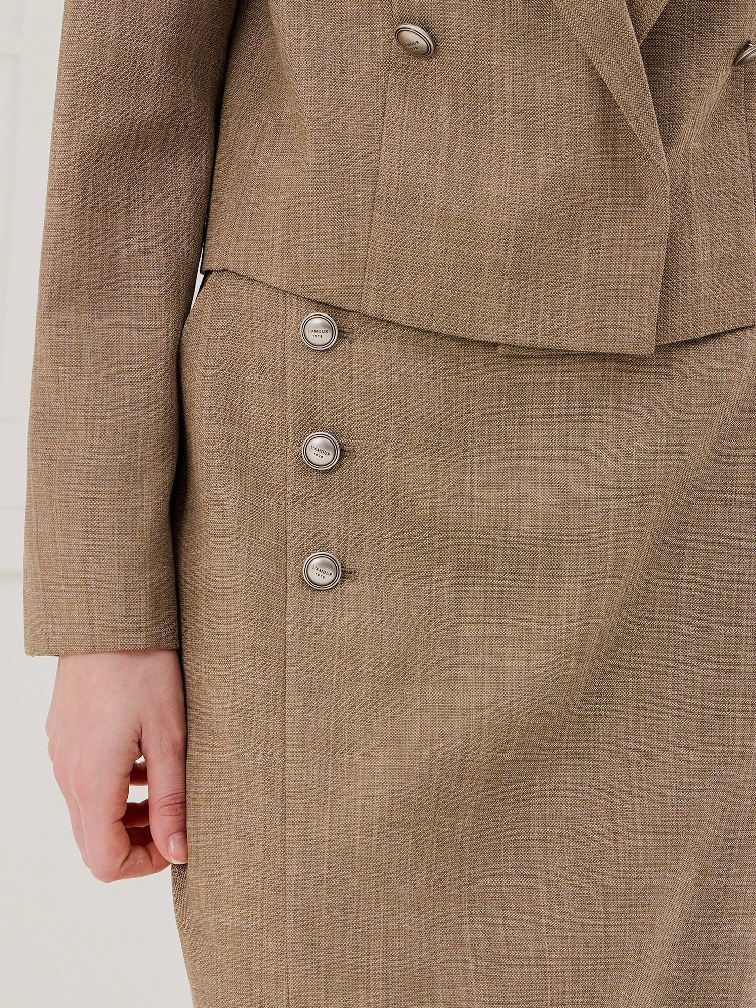 버튼 장식 슬릿 H라인 스커트 (DARK BEIGE)