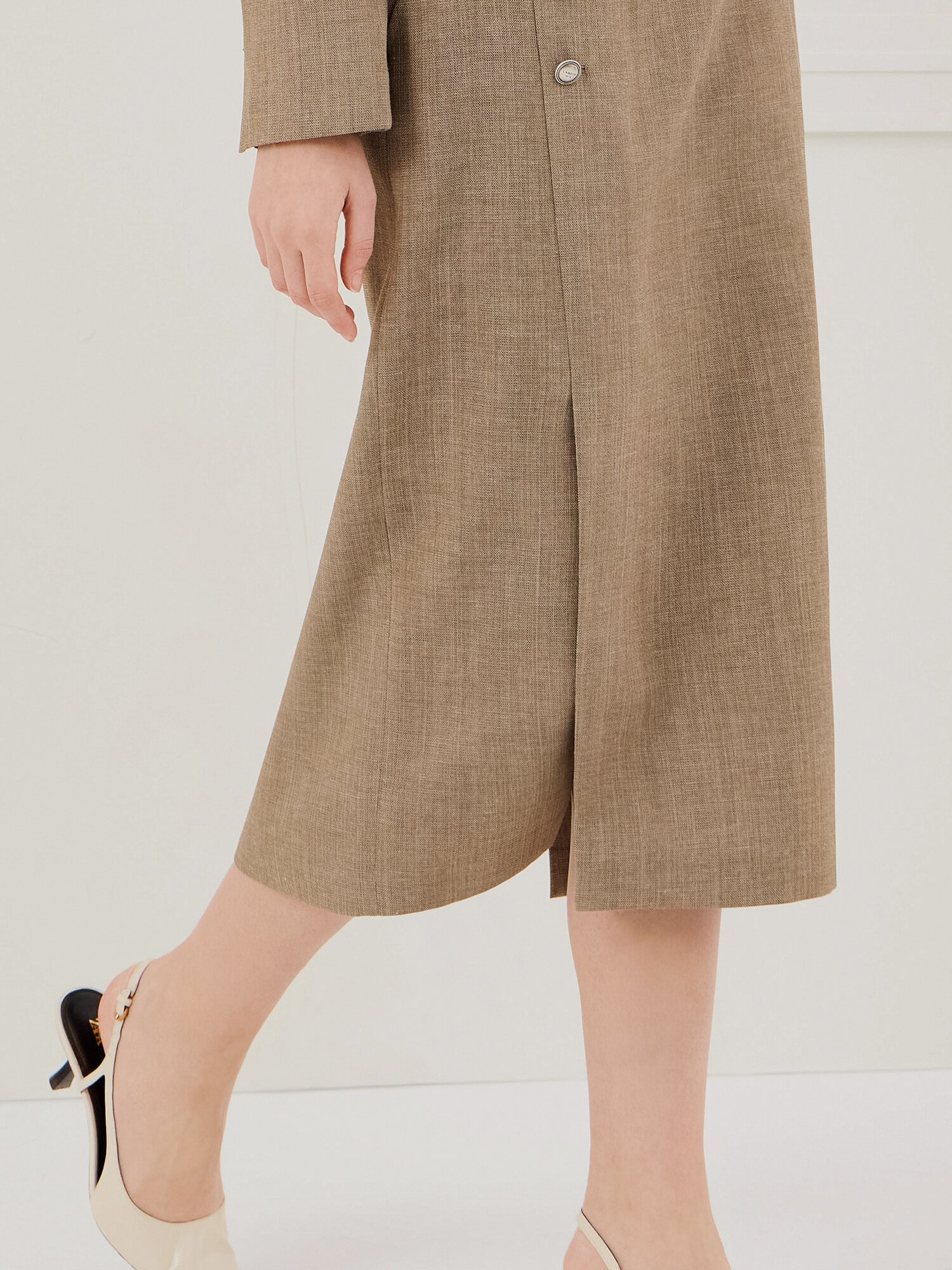 버튼 장식 슬릿 H라인 스커트 (DARK BEIGE)