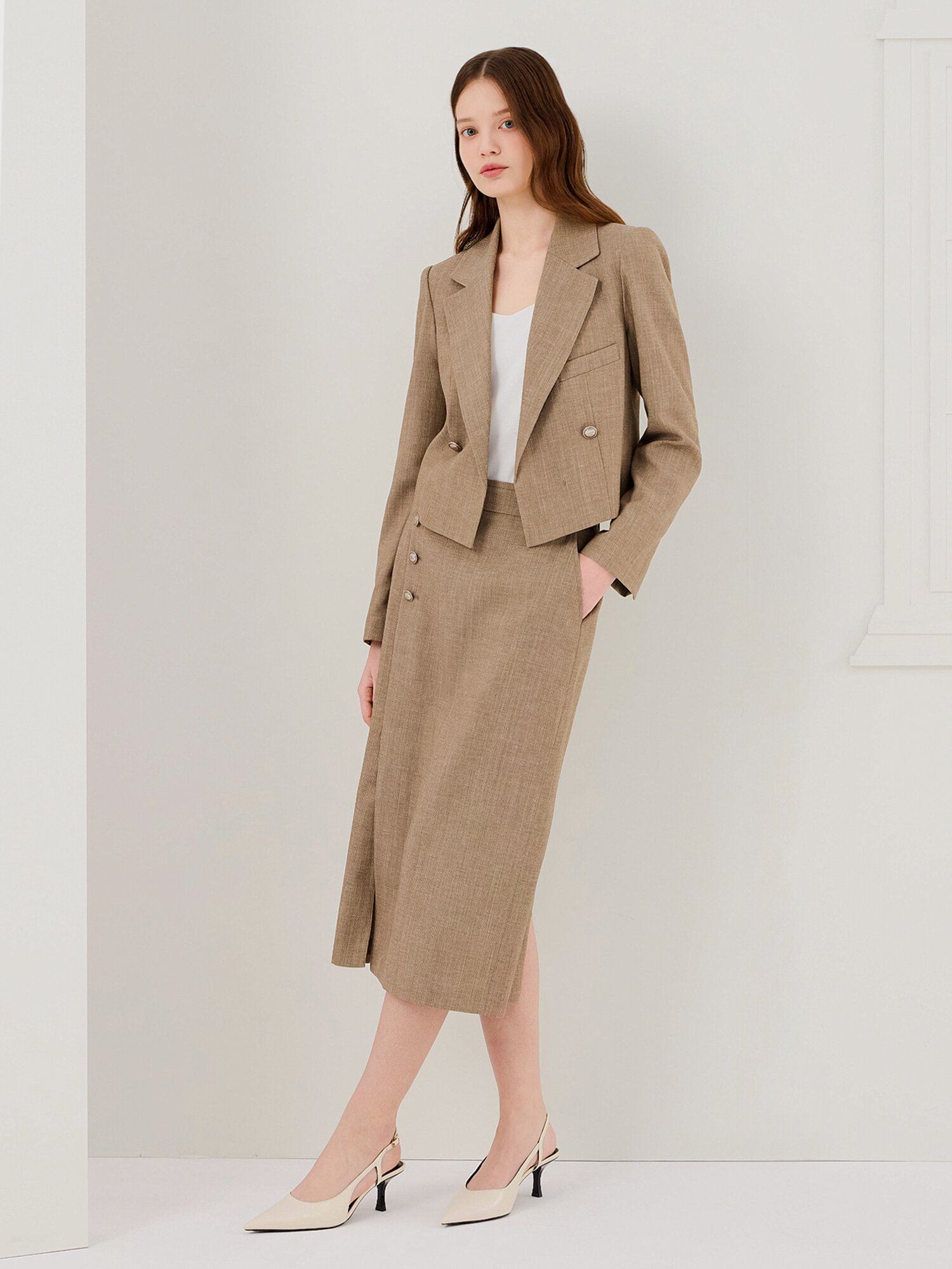 버튼 장식 슬릿 H라인 스커트 (DARK BEIGE)