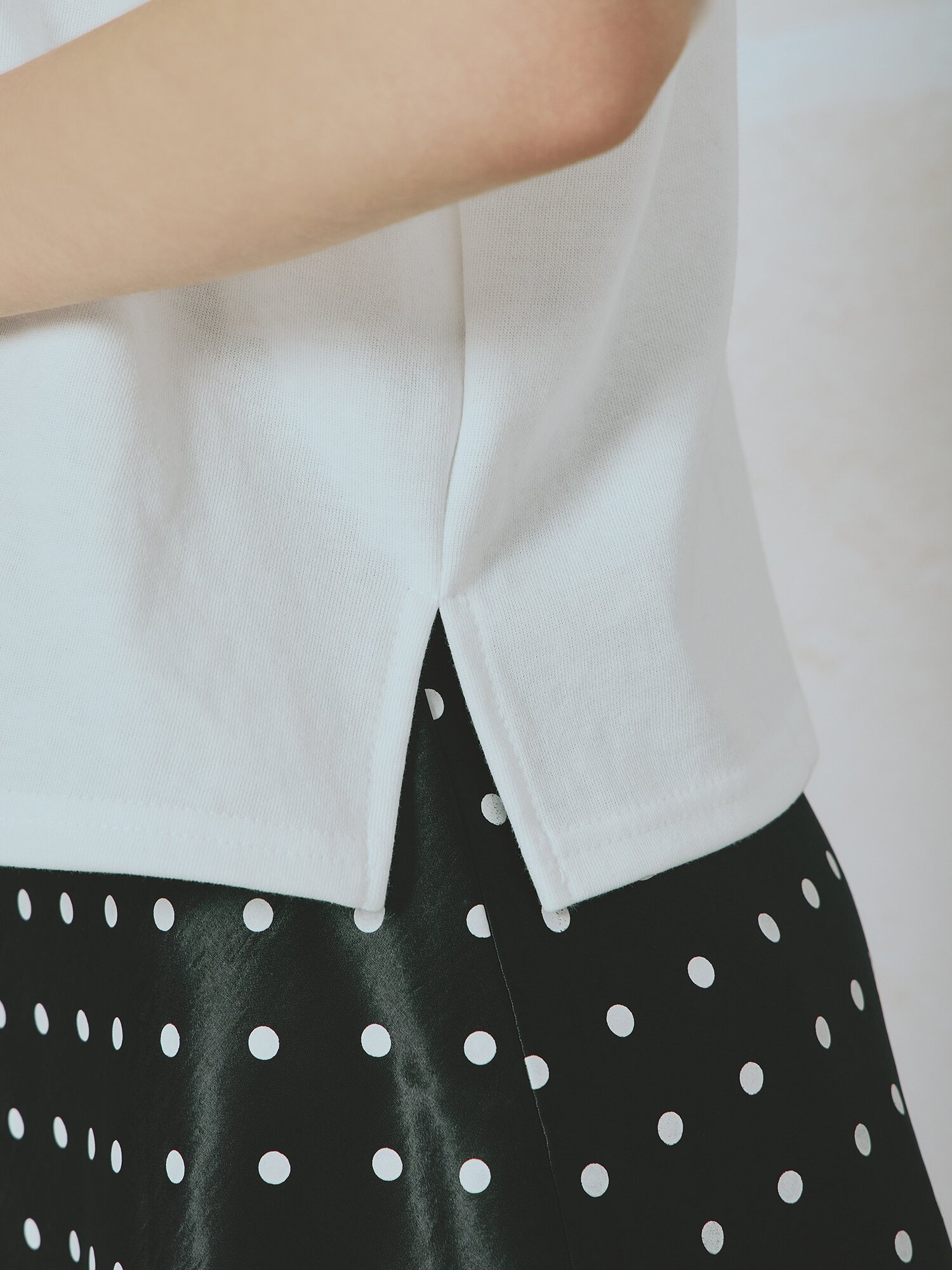 프린팅 밴딩 슬리브 티셔츠 (WHITE)