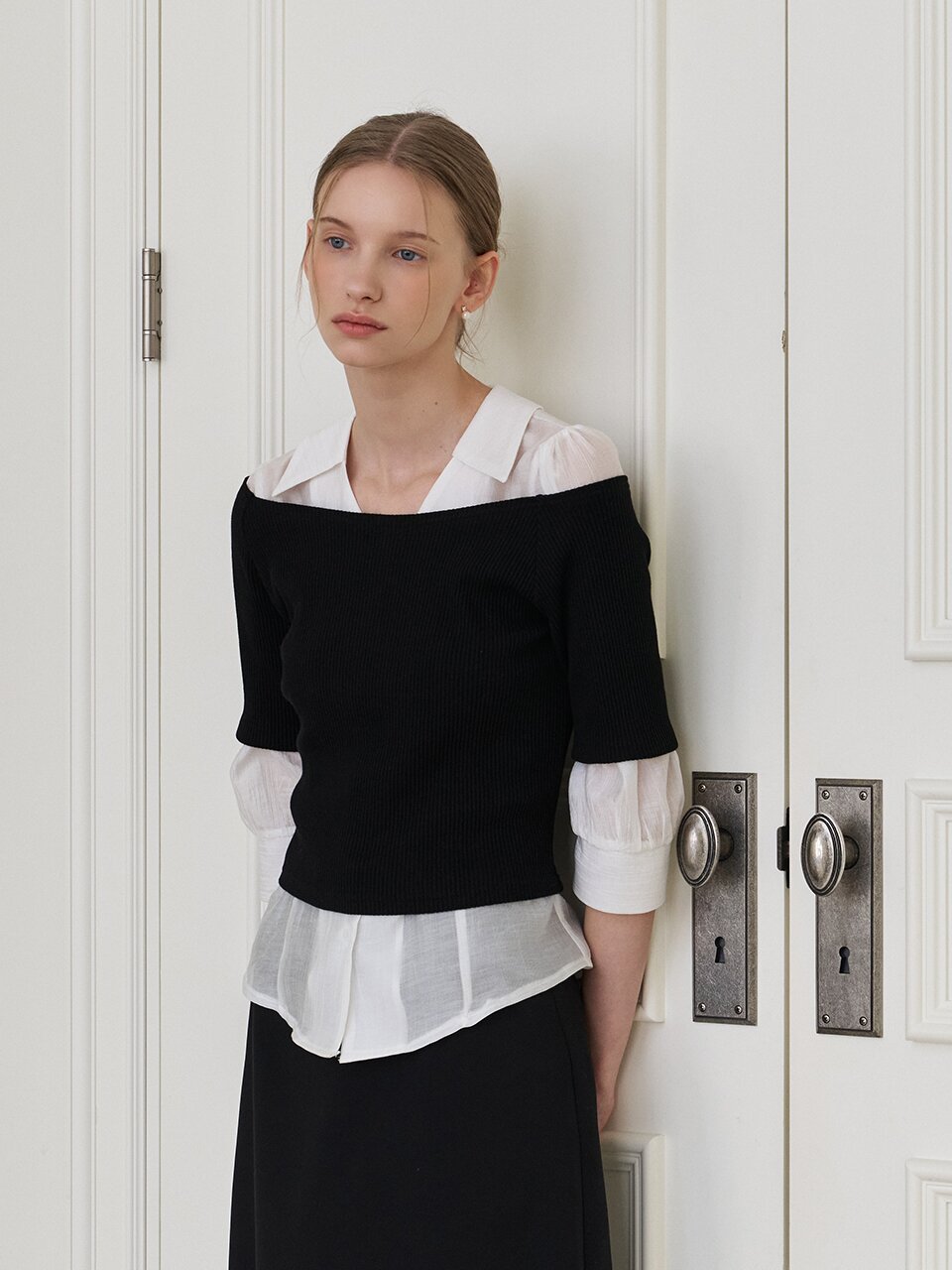 [SET] 포인티드 카라 블라우스 + 레이어드 티셔츠 블랙