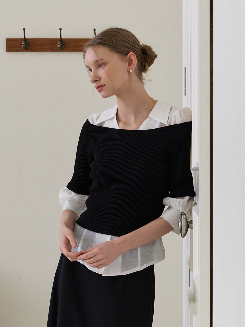 [SET] 포인티드 카라 블라우스 + 레이어드 티셔츠 블랙