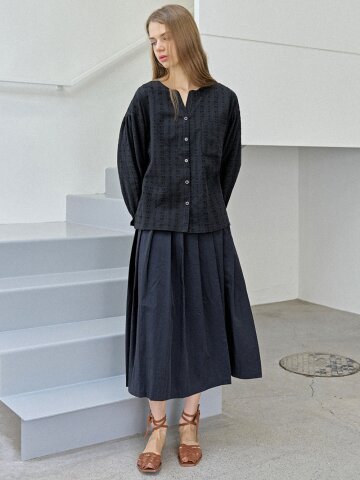 Flower Embroidery Blouse - BLACK