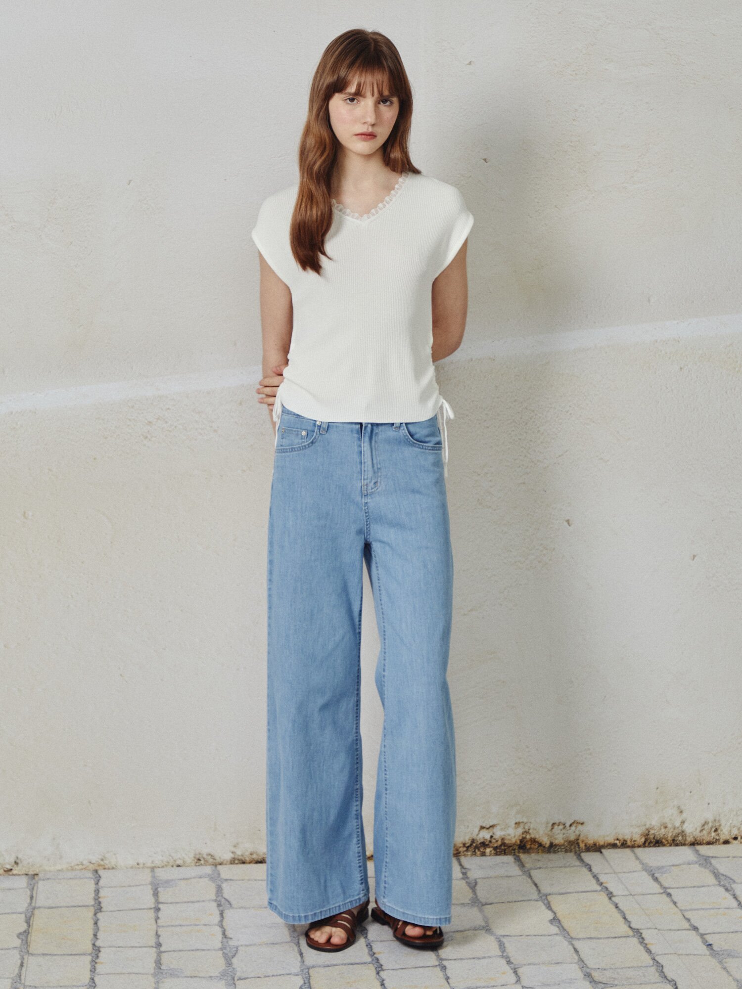 레이스넥 골지 슬리브리스 니트 (WHITE)