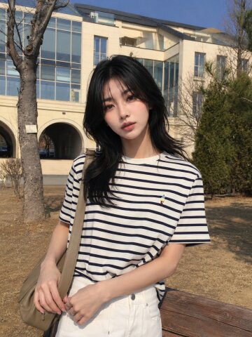 자수 포인트 스트라이프 티셔츠 