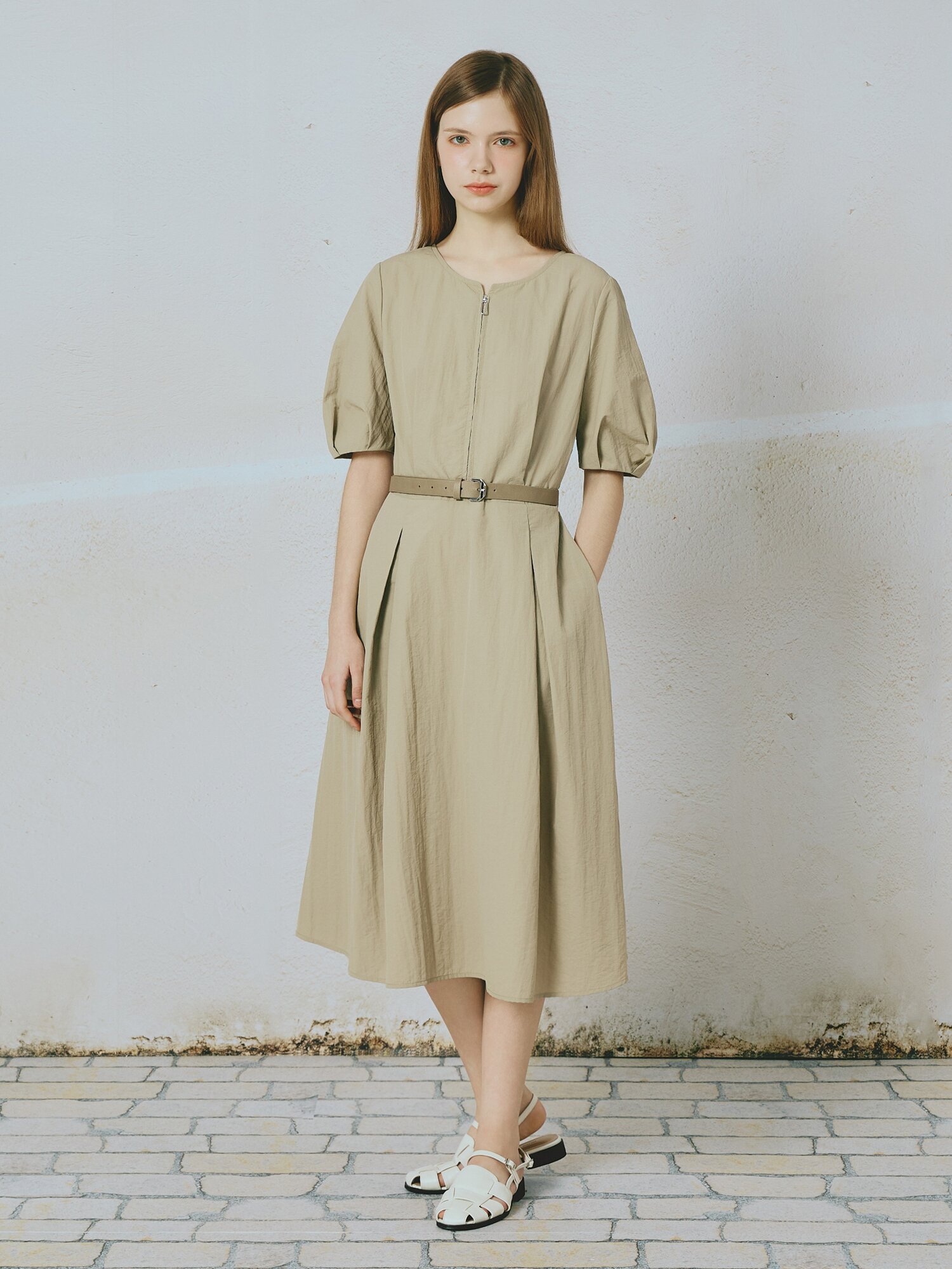 벨티드 퍼프 플레어 원피스 (BEIGE)