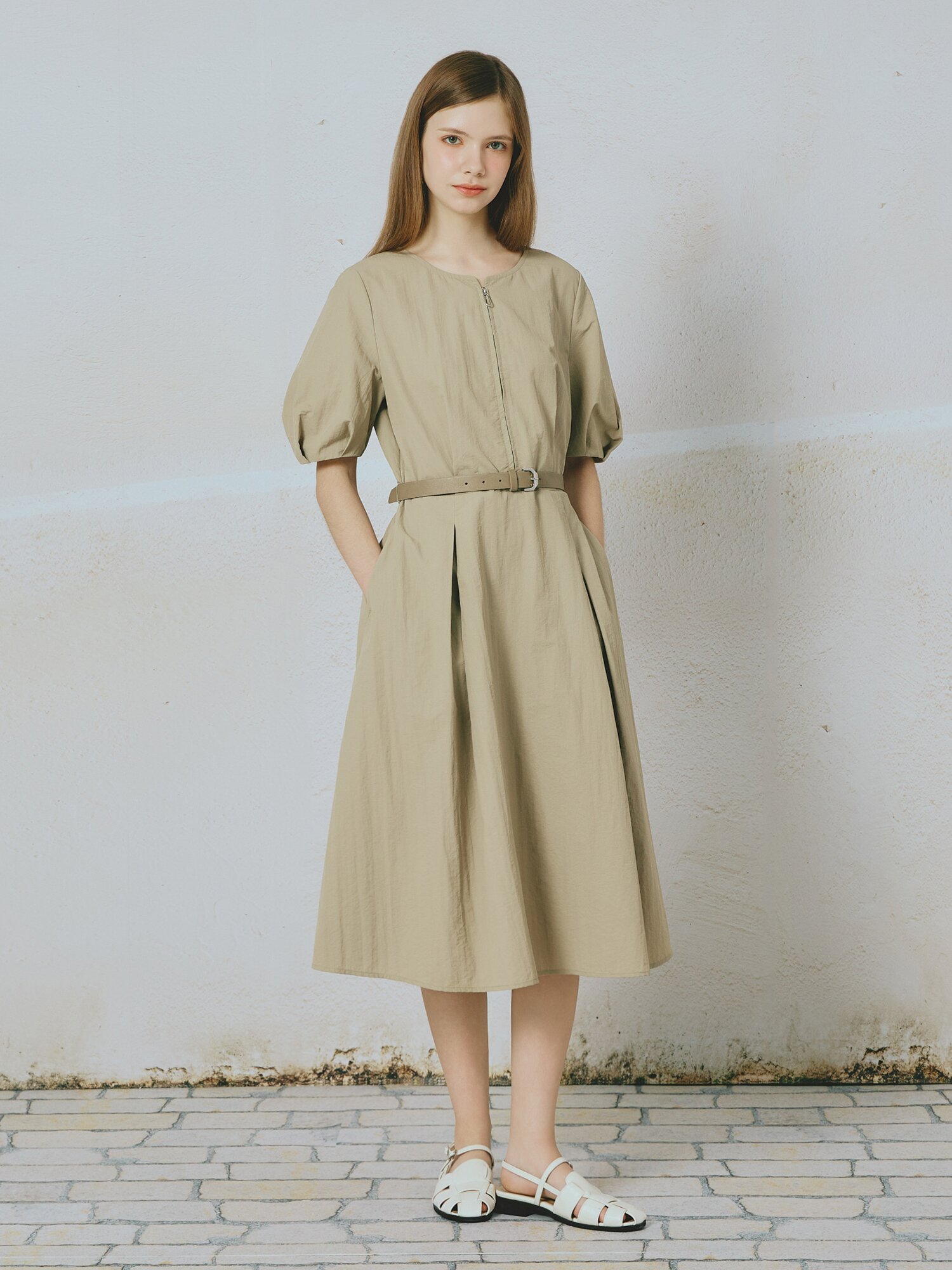 벨티드 퍼프 플레어 원피스 (BEIGE)