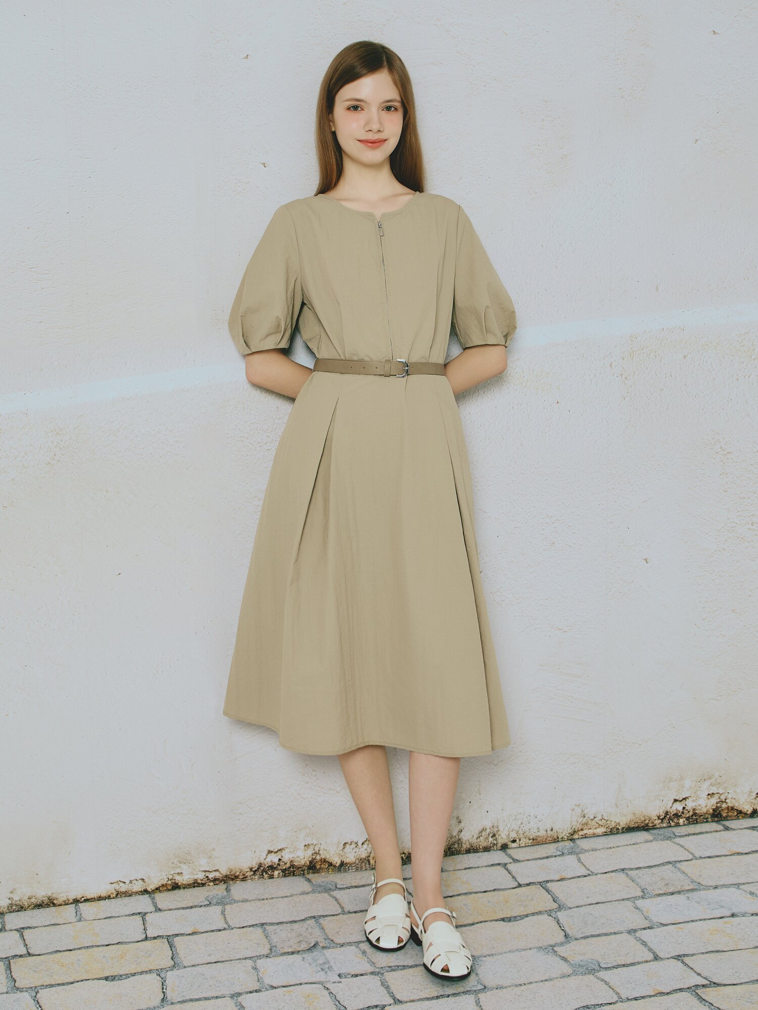 벨티드 퍼프 플레어 원피스 (BEIGE)