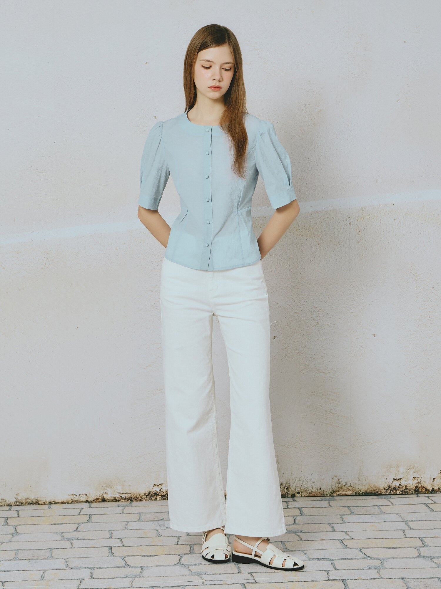 라운드넥 퍼프 블라우스 (SKY BLUE)