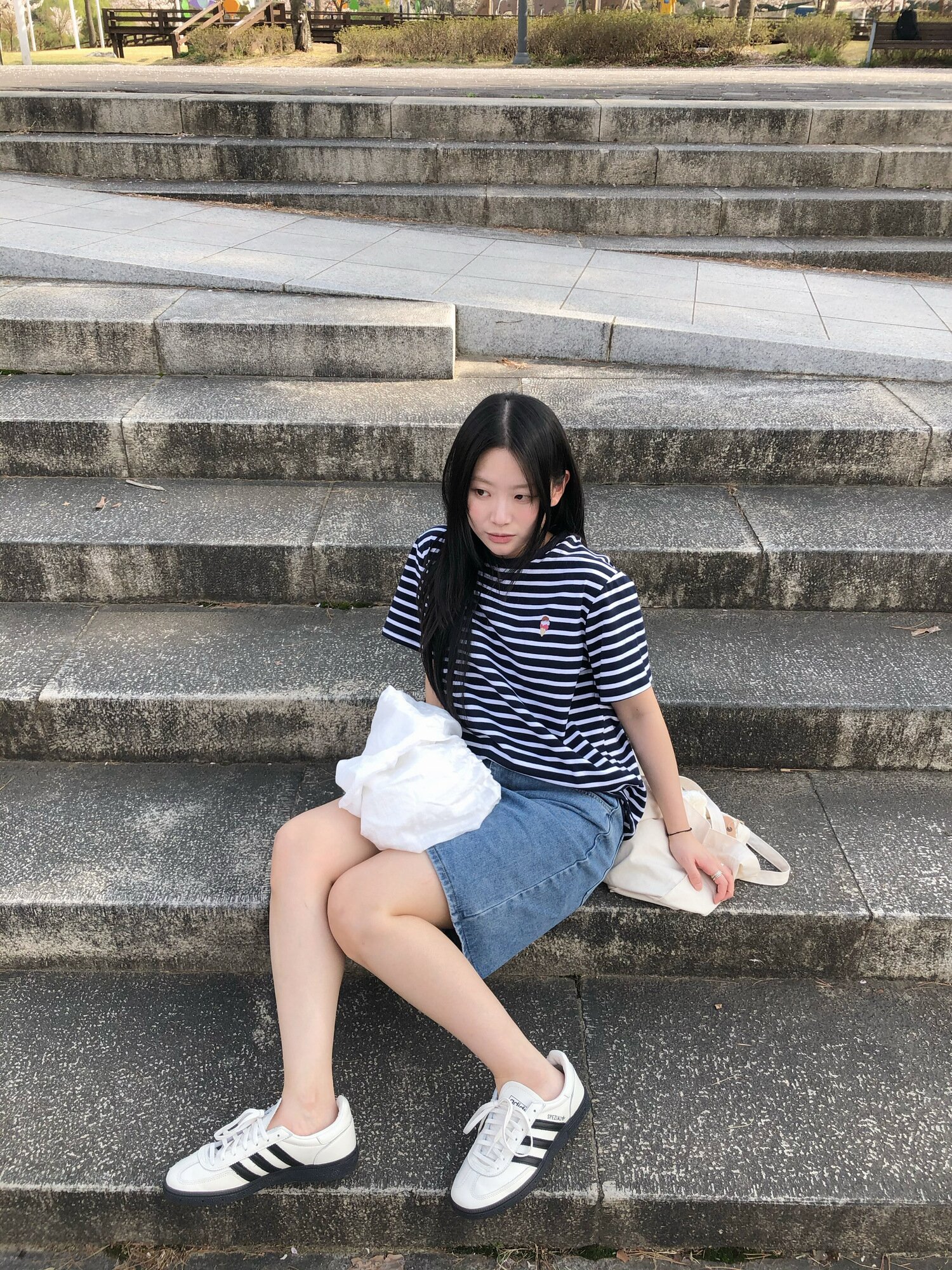 자수 포인트 스트라이프 티셔츠 (STRIPE NAVY)