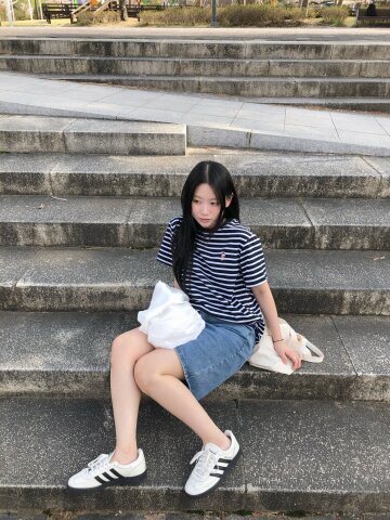 자수 포인트 스트라이프 티셔츠 