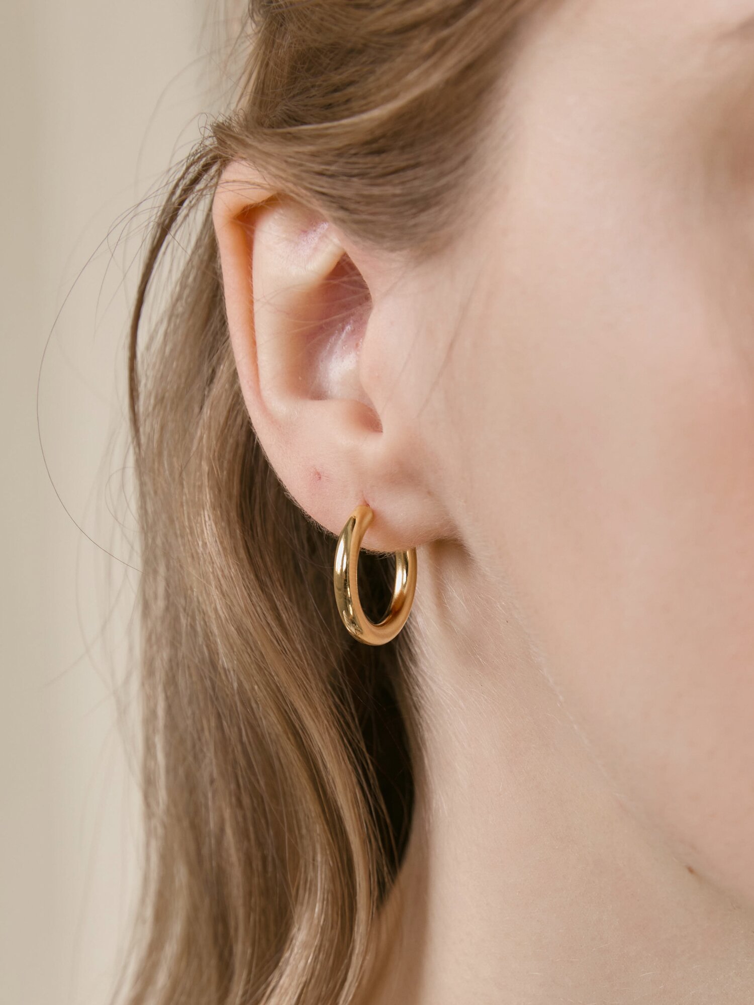 (18K Gold Plated) Core Hoop Earrings
