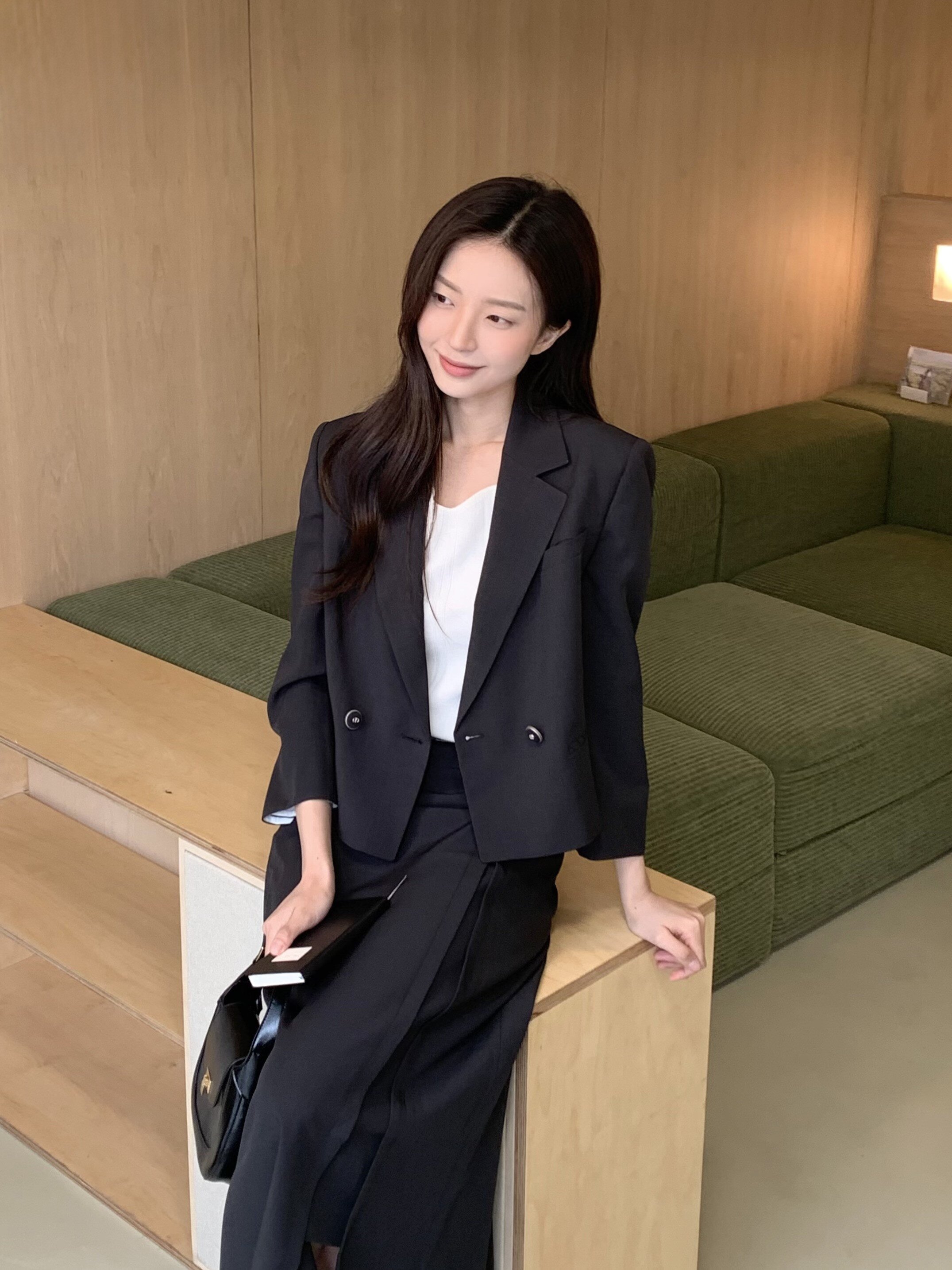 버튼 장식 컷아웃 A라인 스커트 (DARK GREY)