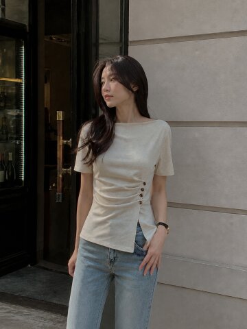 셔링 버튼 장식 카울넥 티셔츠 (BEIGE)