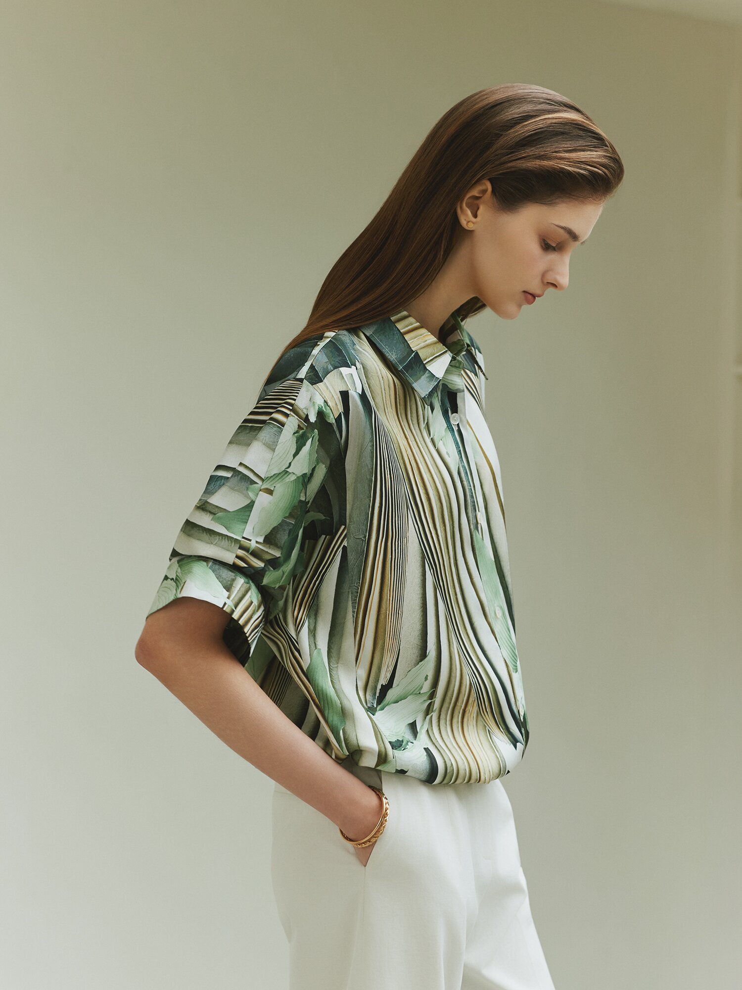 오버핏 새틴 스트링 블라우스 (PRINT GREEN)
